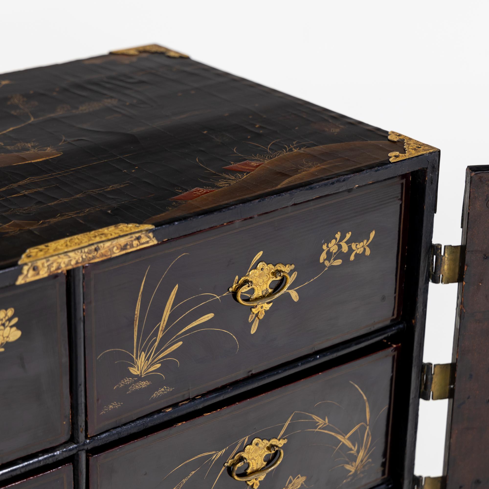 Japanese black Lacquer Cabinet, Late 17th Century For Sale 4