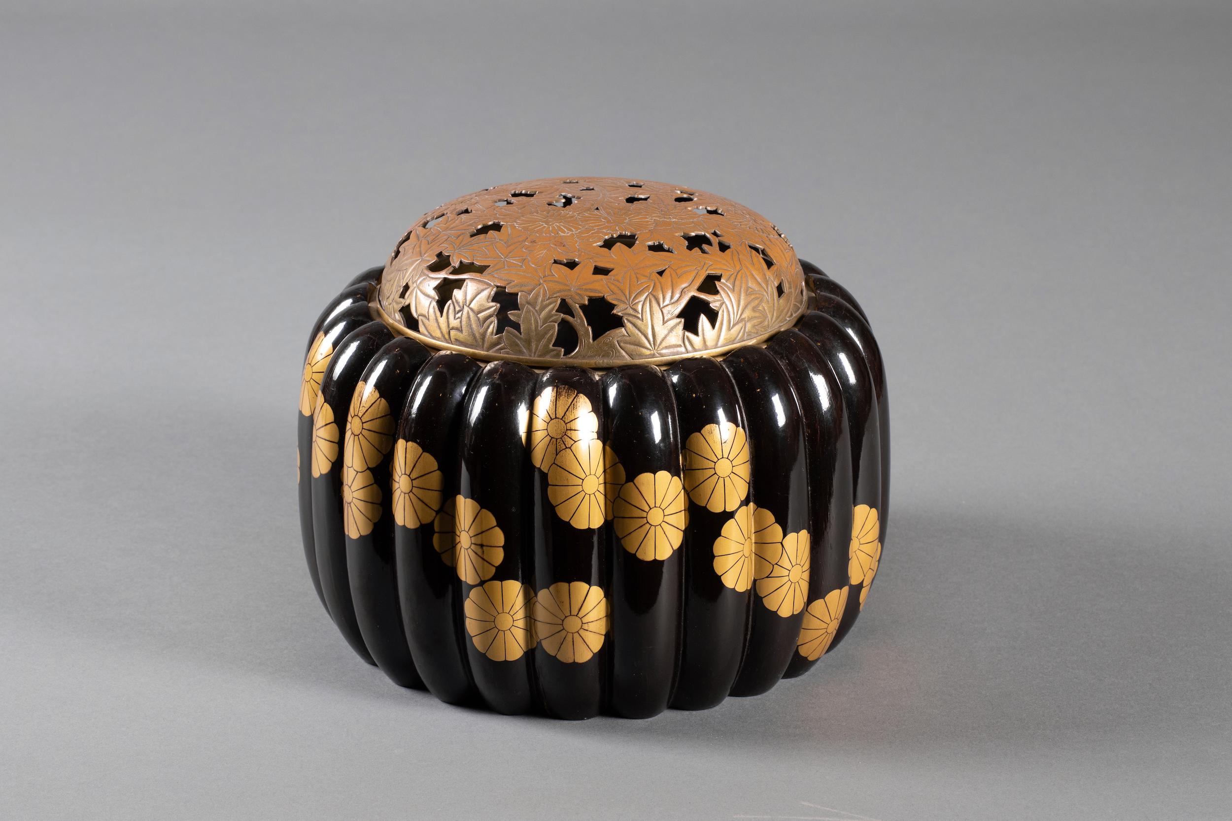 Japanese, Black Lacquer, Chrysanthemum Shaped Incense Burner 'Koro' In Good Condition For Sale In Hudson, NY