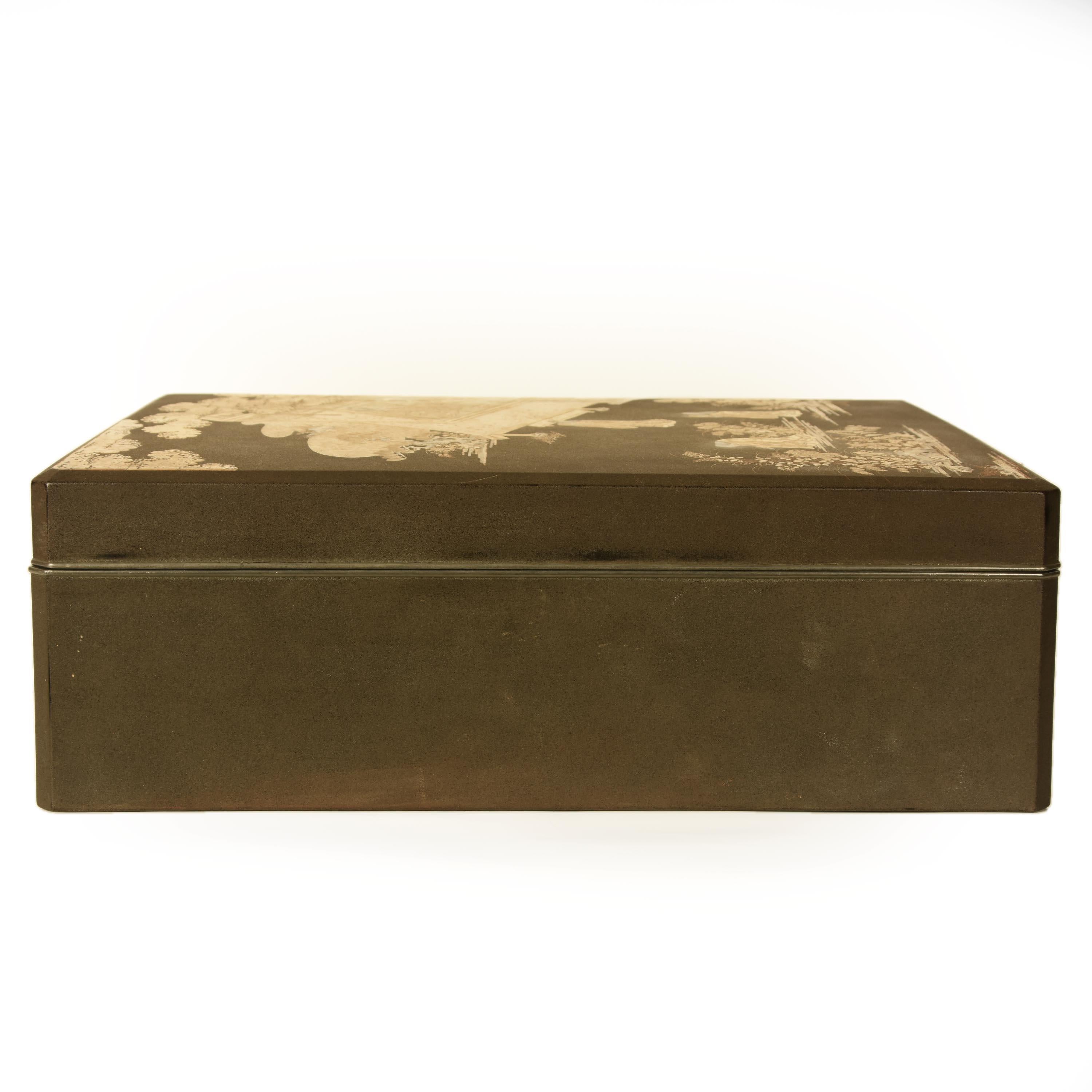 Japanese Black Lacquer Document Box with Gold Maki e Design, Meiji Period For Sale 6