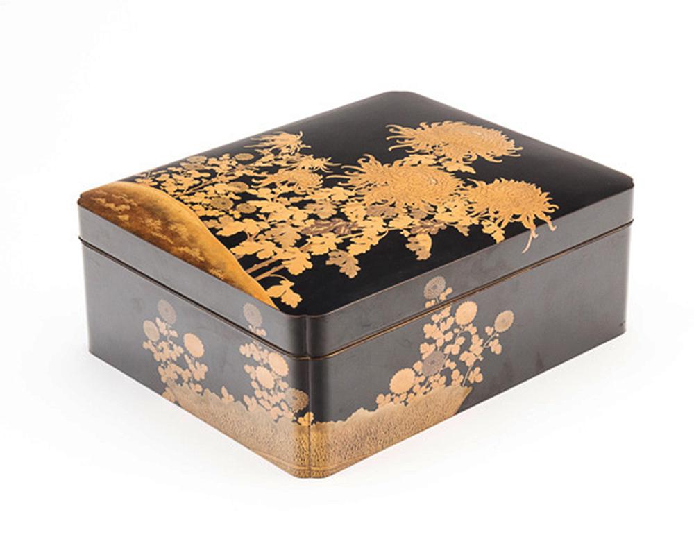 Japanese Black Lacquer Large Document Box with Gold Maki-E Design, Meiji Period 2