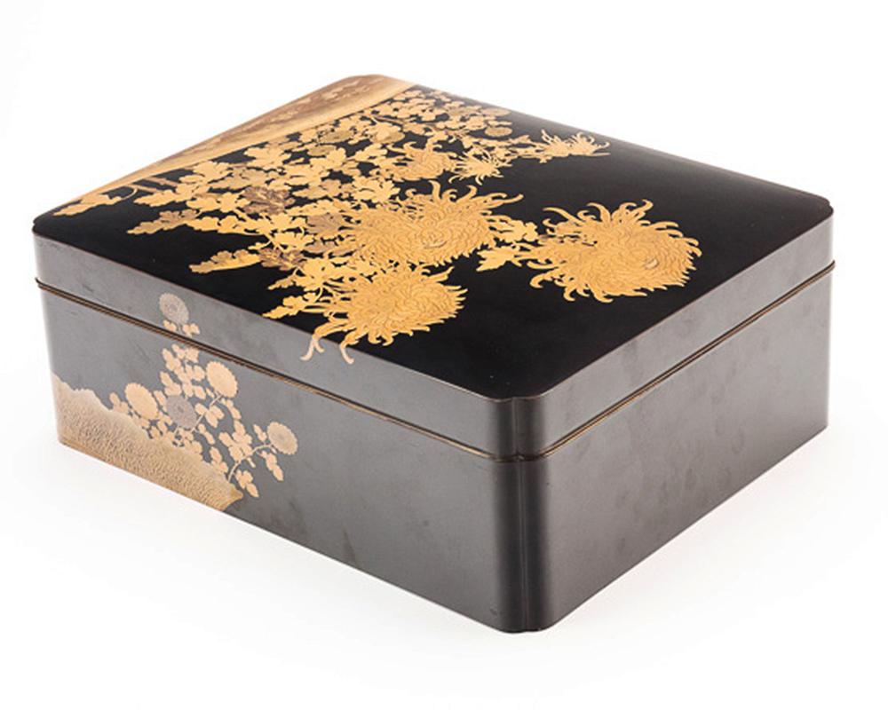 Japanese Black Lacquer Large Document Box with Gold Maki-E Design, Meiji Period 3