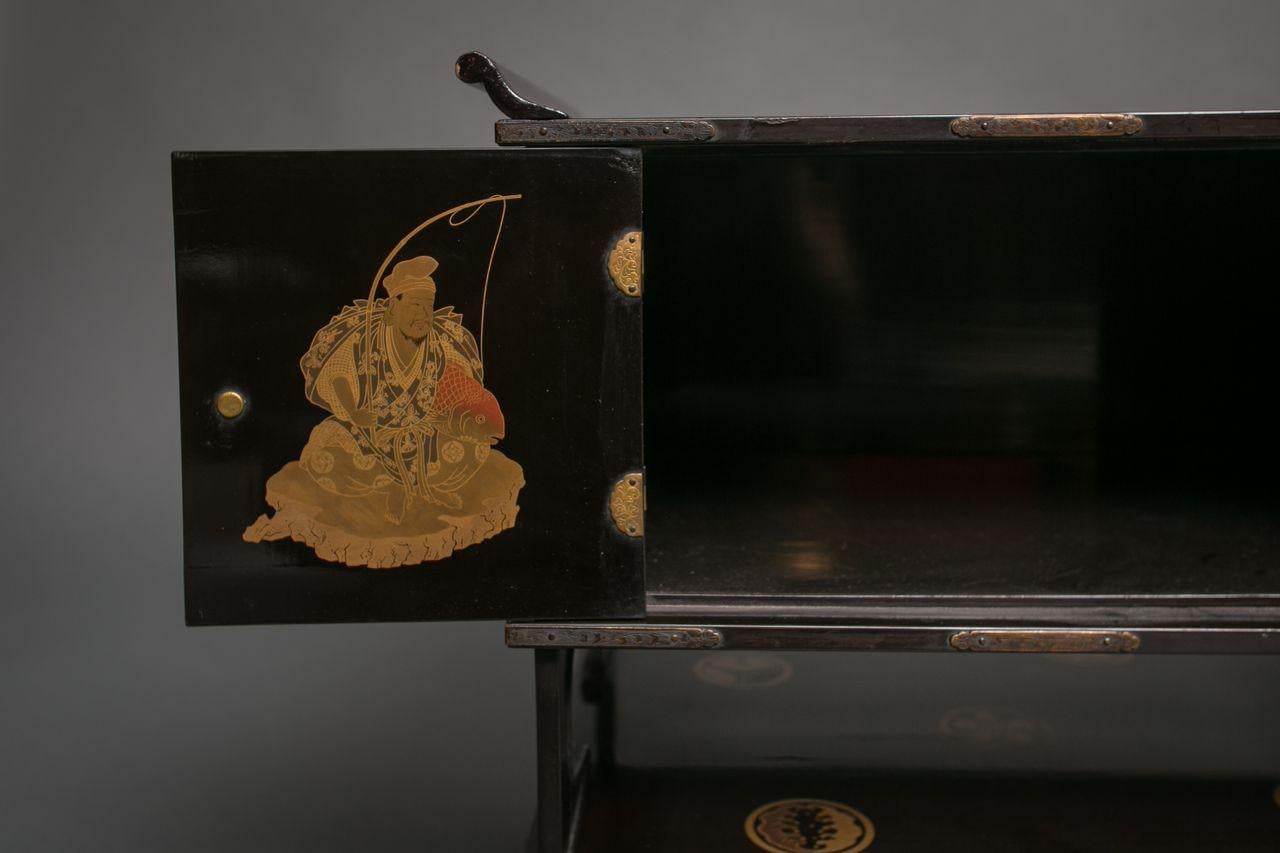 Japanese Black Lacquer Tana (Tiered Tea Cabinet) with Gold Family Crests For Sale 4