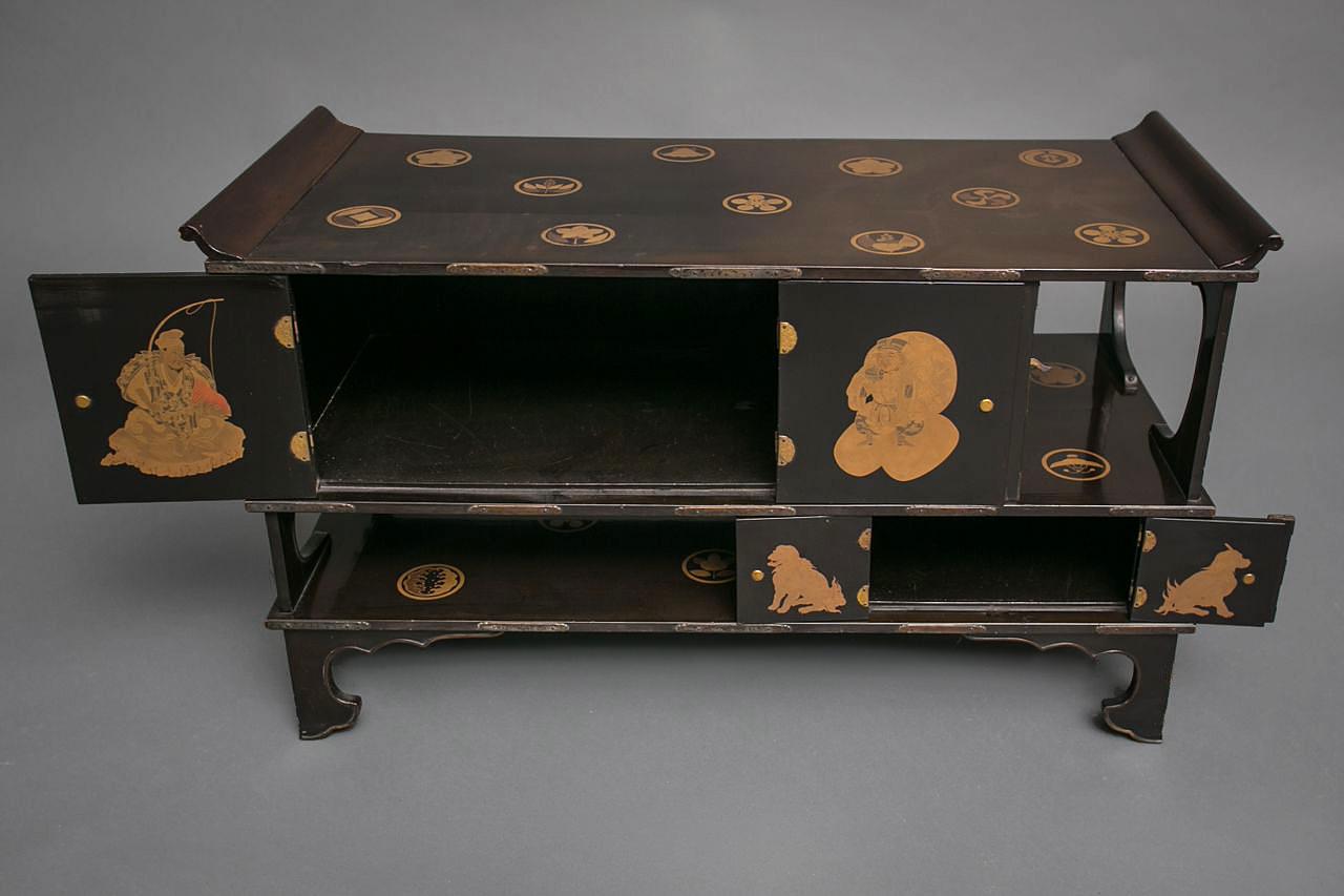 Edo Japanese Black Lacquer Tana (Tiered Tea Cabinet) with Gold Family Crests For Sale