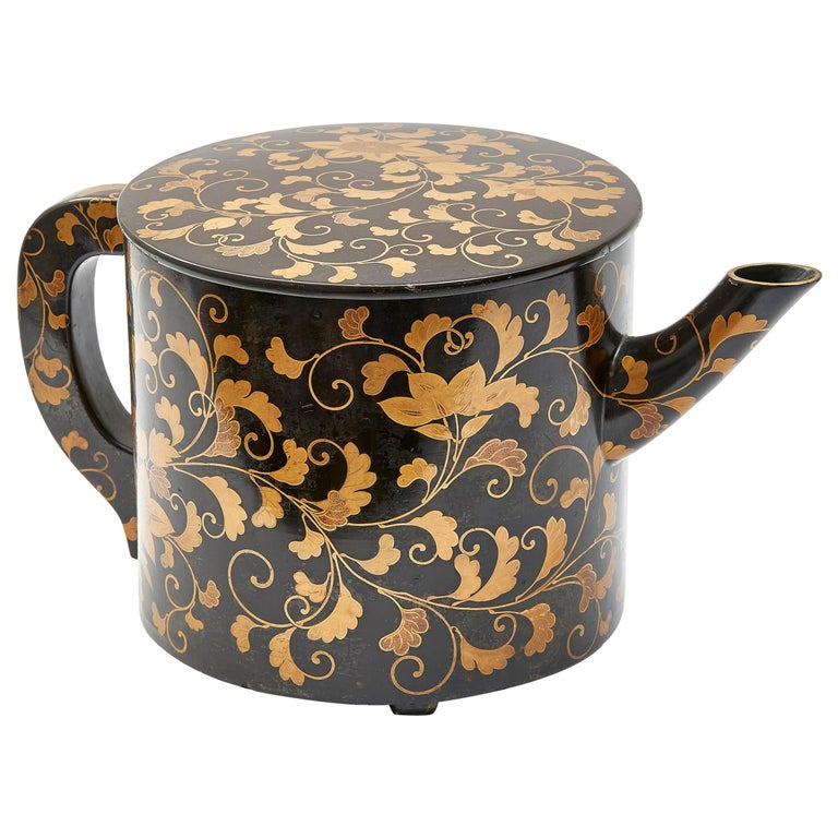 Japanese Black Lacquered Water Pot and Cover, circa 1900 For Sale