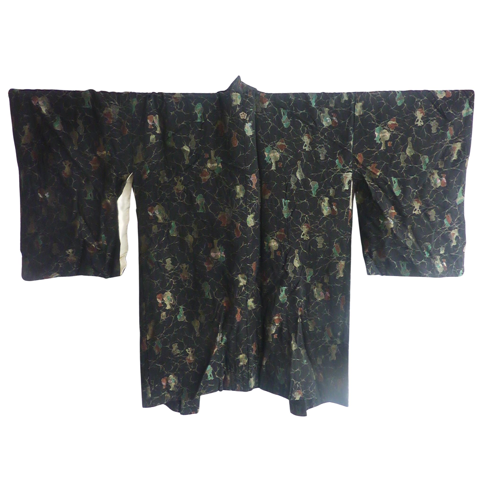 Japanese Black Silk Brocade Antique Haori Kimono Jacket lined in Sakura Jacquard In Good Condition For Sale In Boston, MA