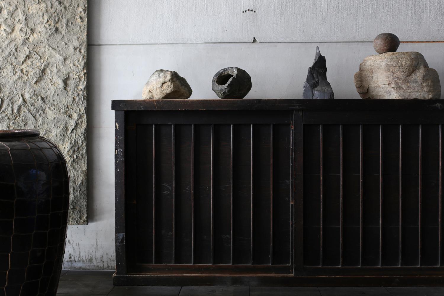 Objet japonais en pierre noire avec forme de Bouddha / wabi-sabi en vente 1