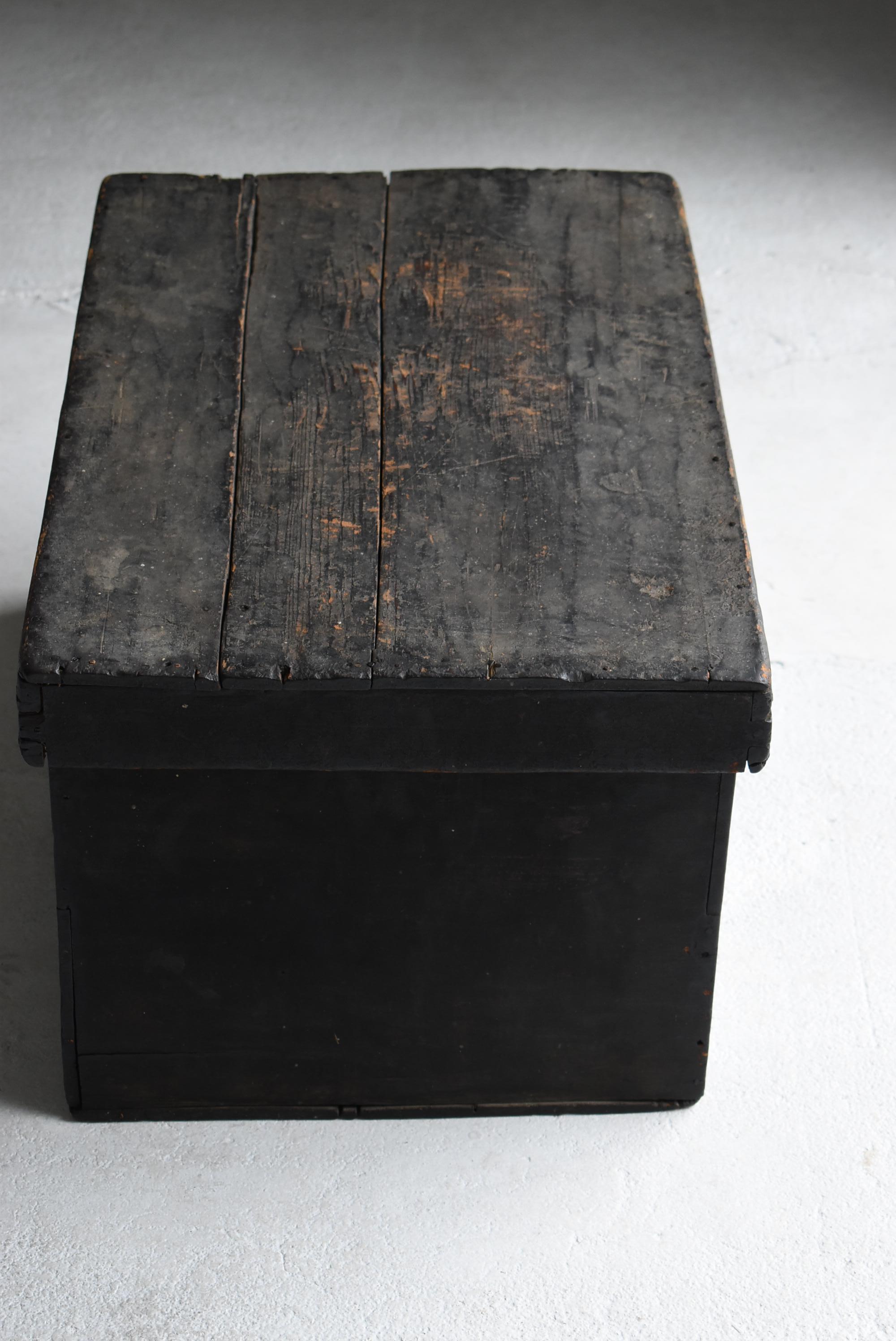 Japanese Antique Black Wooden Box 1860s-1900s / Side Table Nightstand Wabisabi For Sale 4