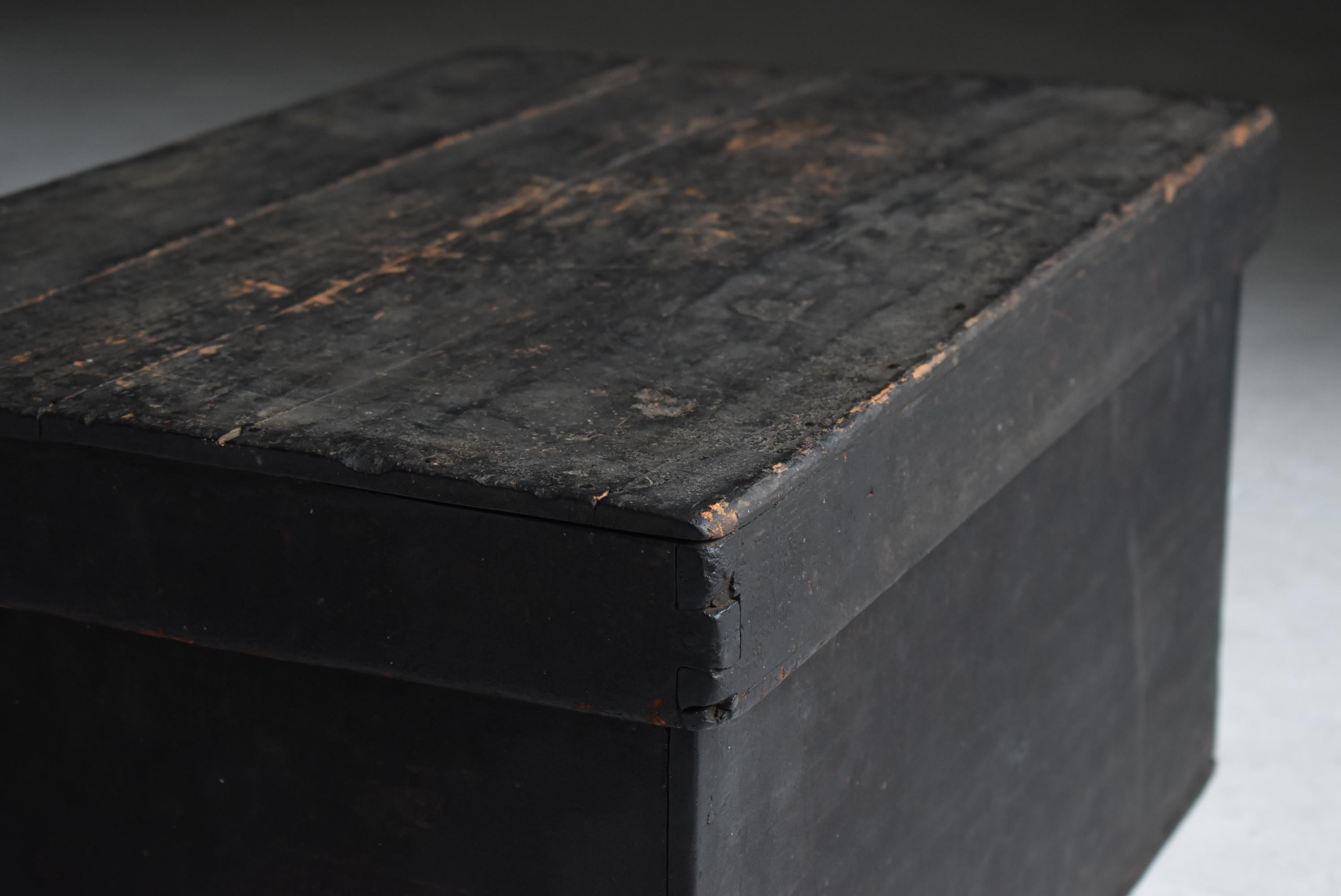 Japanese Antique Black Wooden Box 1860s-1900s / Side Table Nightstand Wabisabi For Sale 5