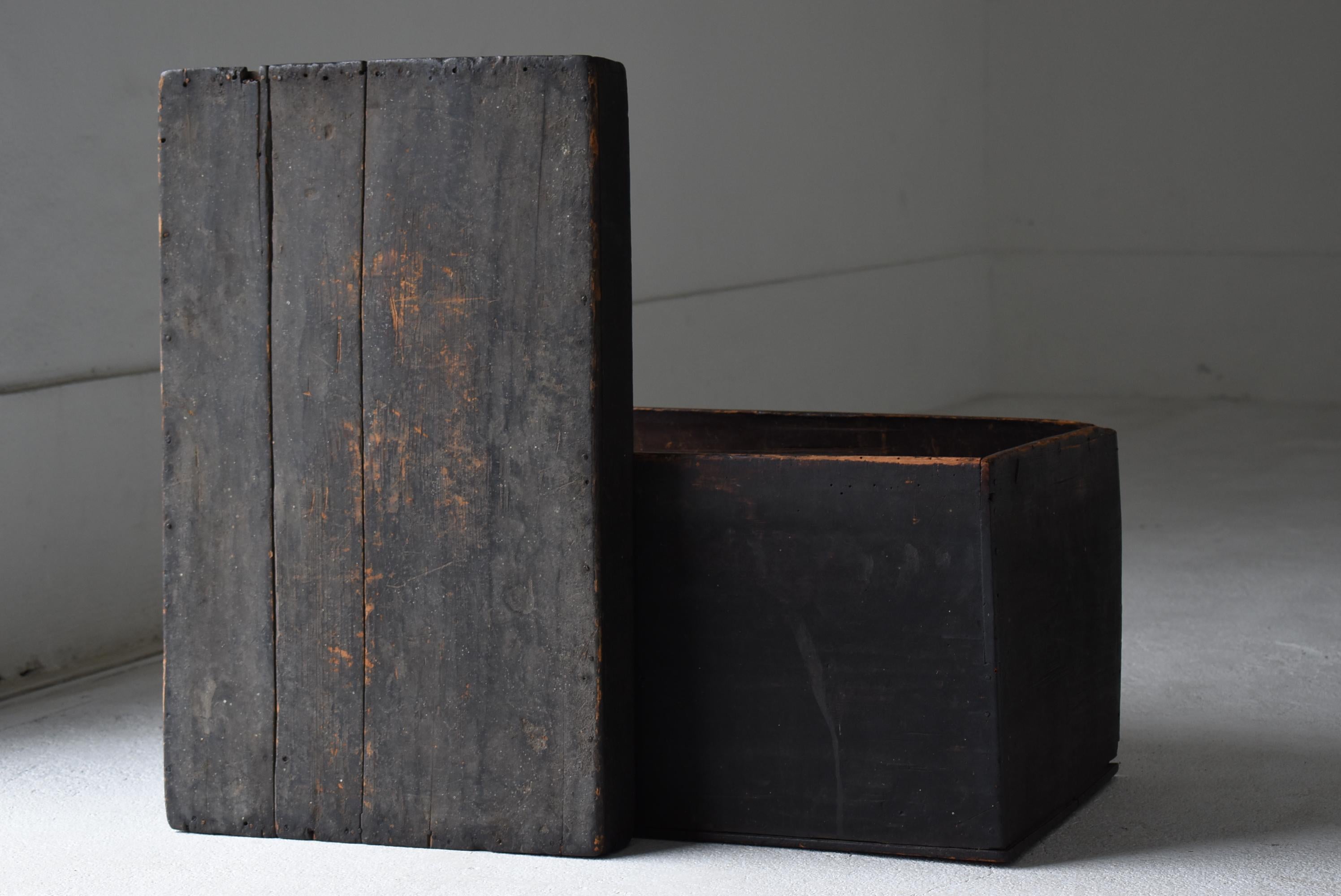 Japanese Antique Black Wooden Box 1860s-1900s / Side Table Nightstand Wabisabi For Sale 6