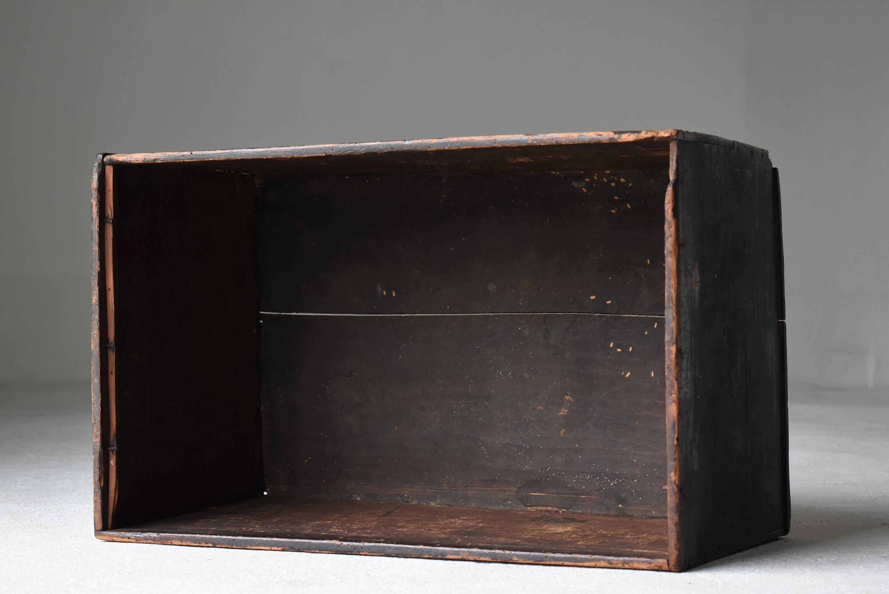 Japanese Antique Black Wooden Box 1860s-1900s / Side Table Nightstand Wabisabi For Sale 9
