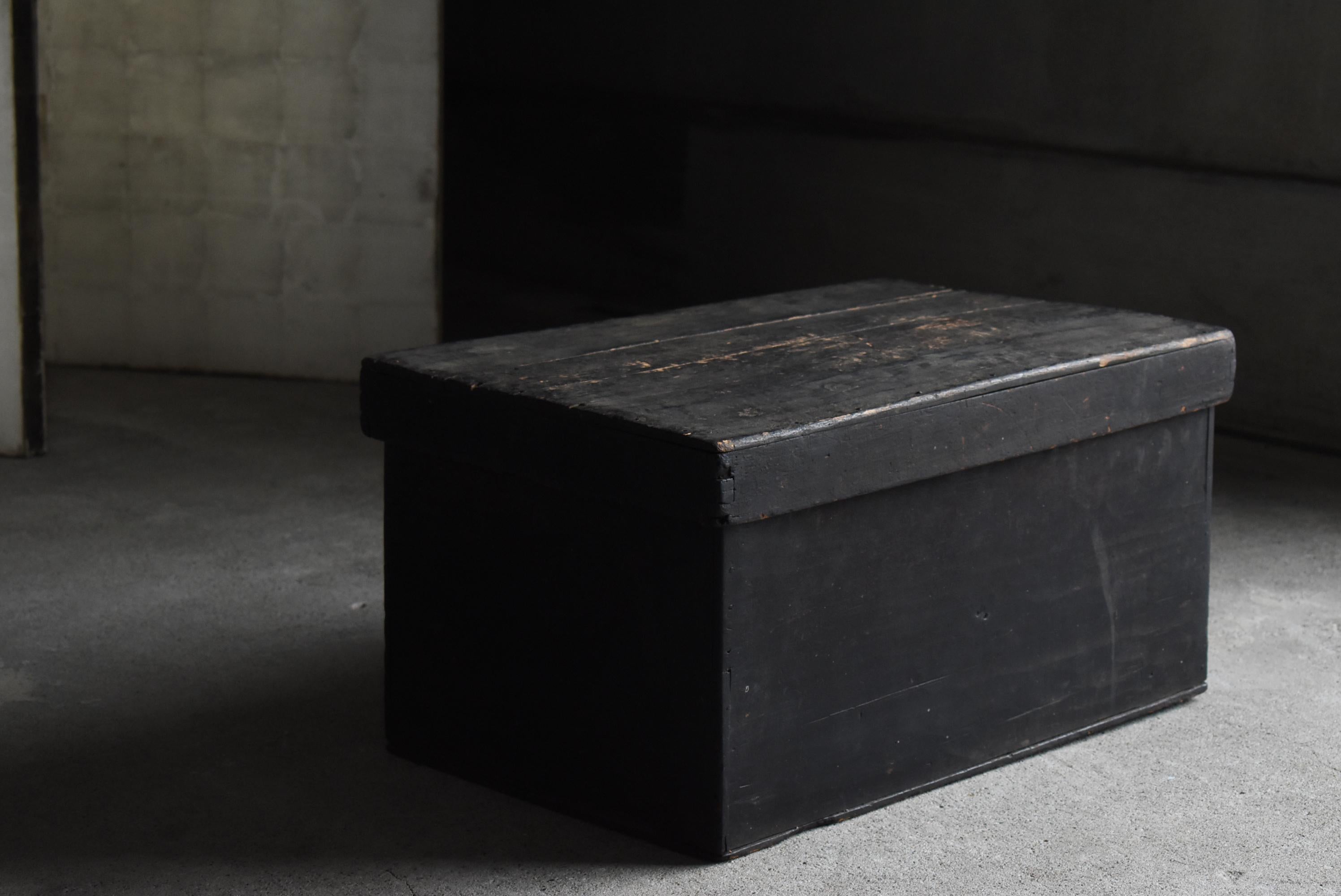 Japanese Antique Black Wooden Box 1860s-1900s / Side Table Nightstand Wabisabi For Sale 11