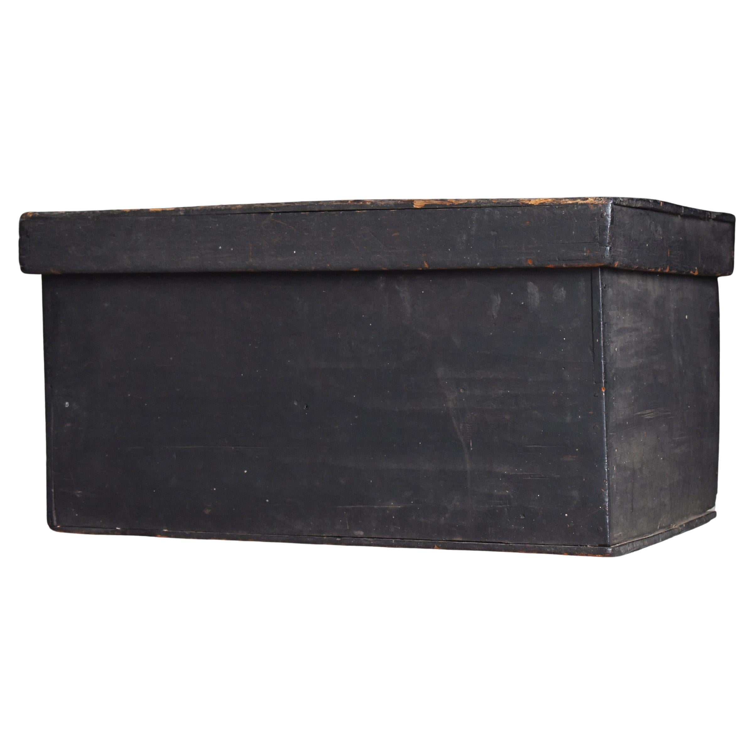 Caja Japonesa de Madera Negra Años 1860-1900 / Mesa Auxiliar Mesa de Noche Wabisabi