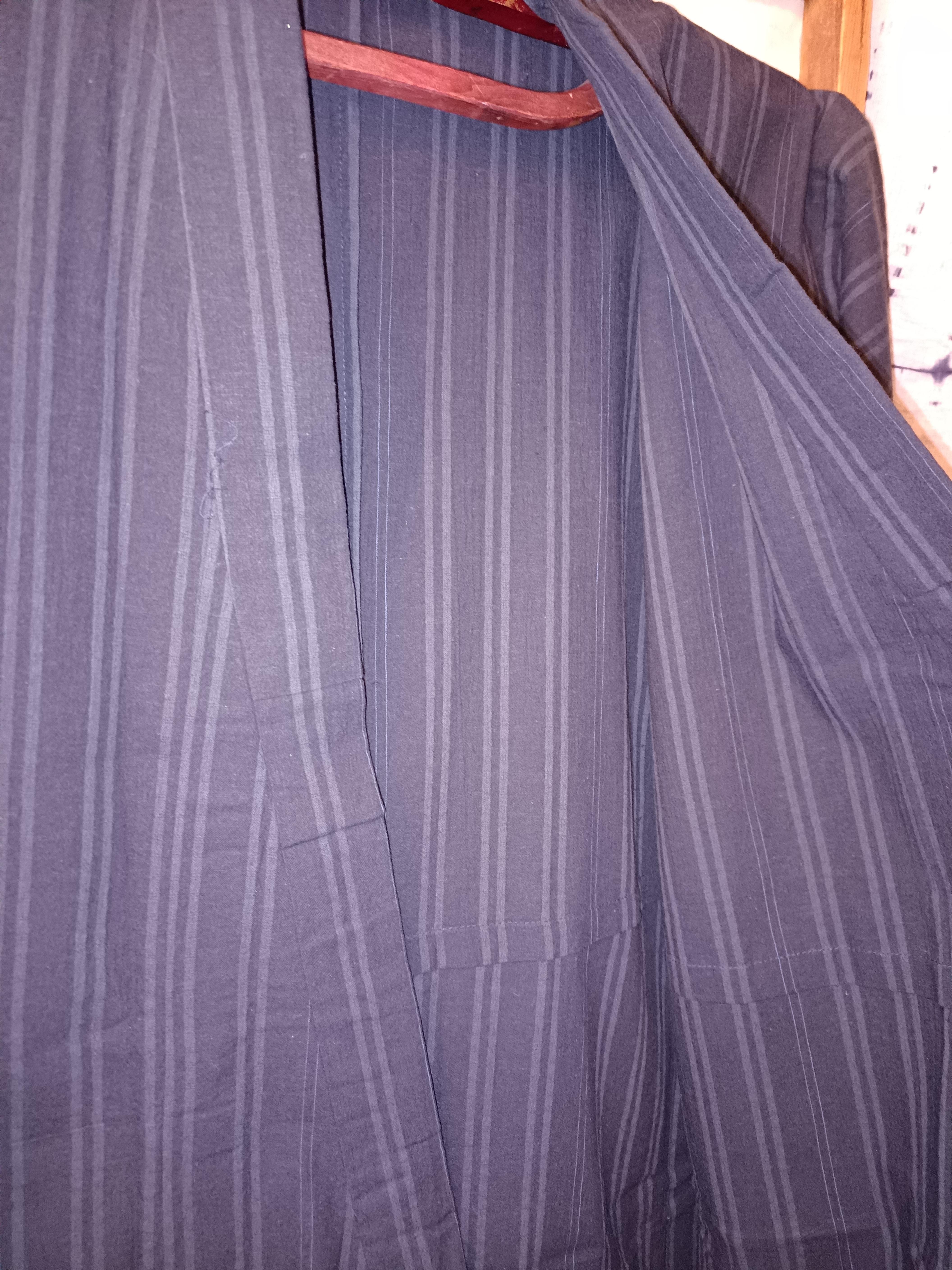 Showa Yukata giapponese nero con motivo a righe in vendita