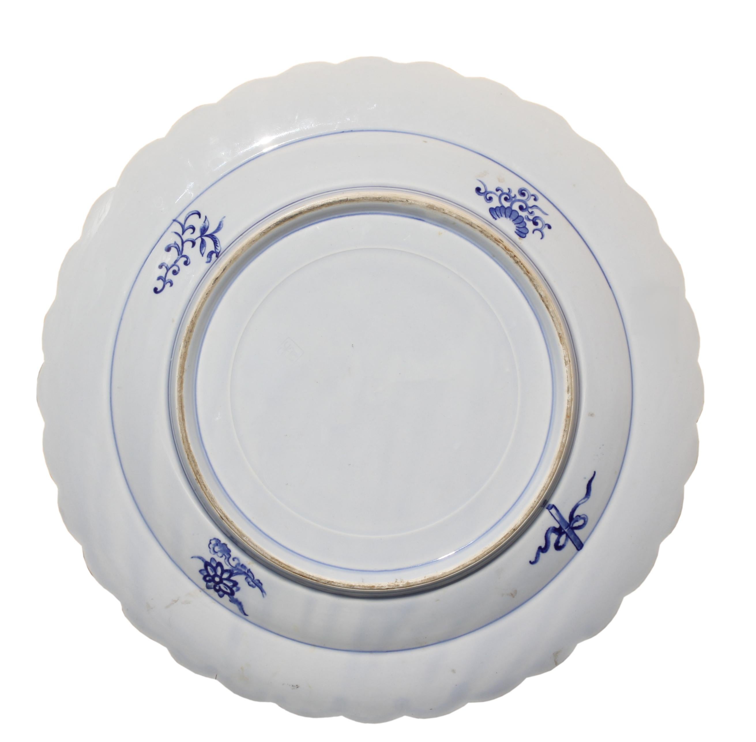 Japanese Blue and White Decorated Porcelain Plate, Meiji Period (1868-1912) In Good Condition For Sale In West Palm Beach, FL
