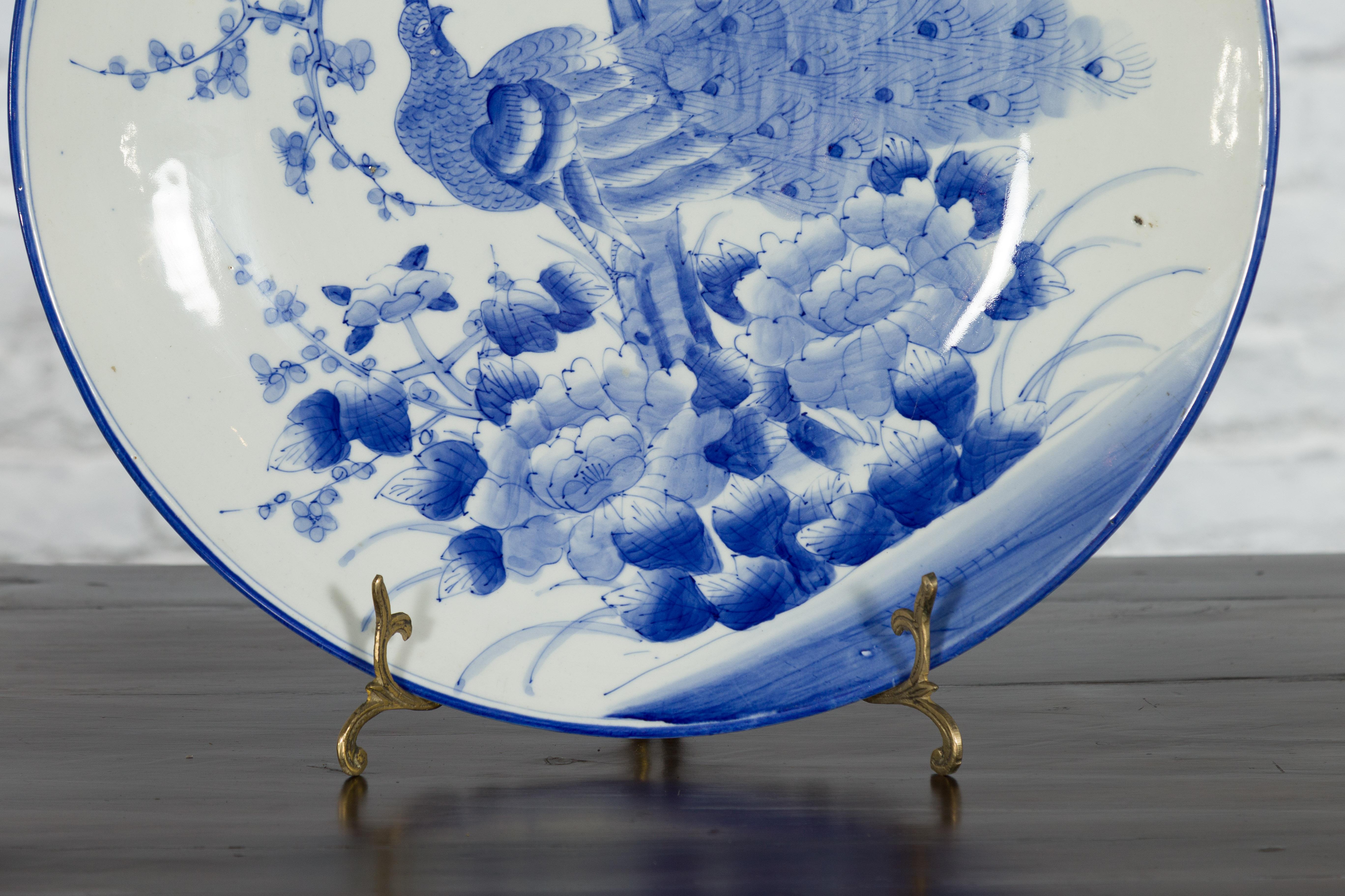Japanischer blau-weißer handbemalter Porzellanteller mit Pfauenvogel, handbemalt im Angebot 4