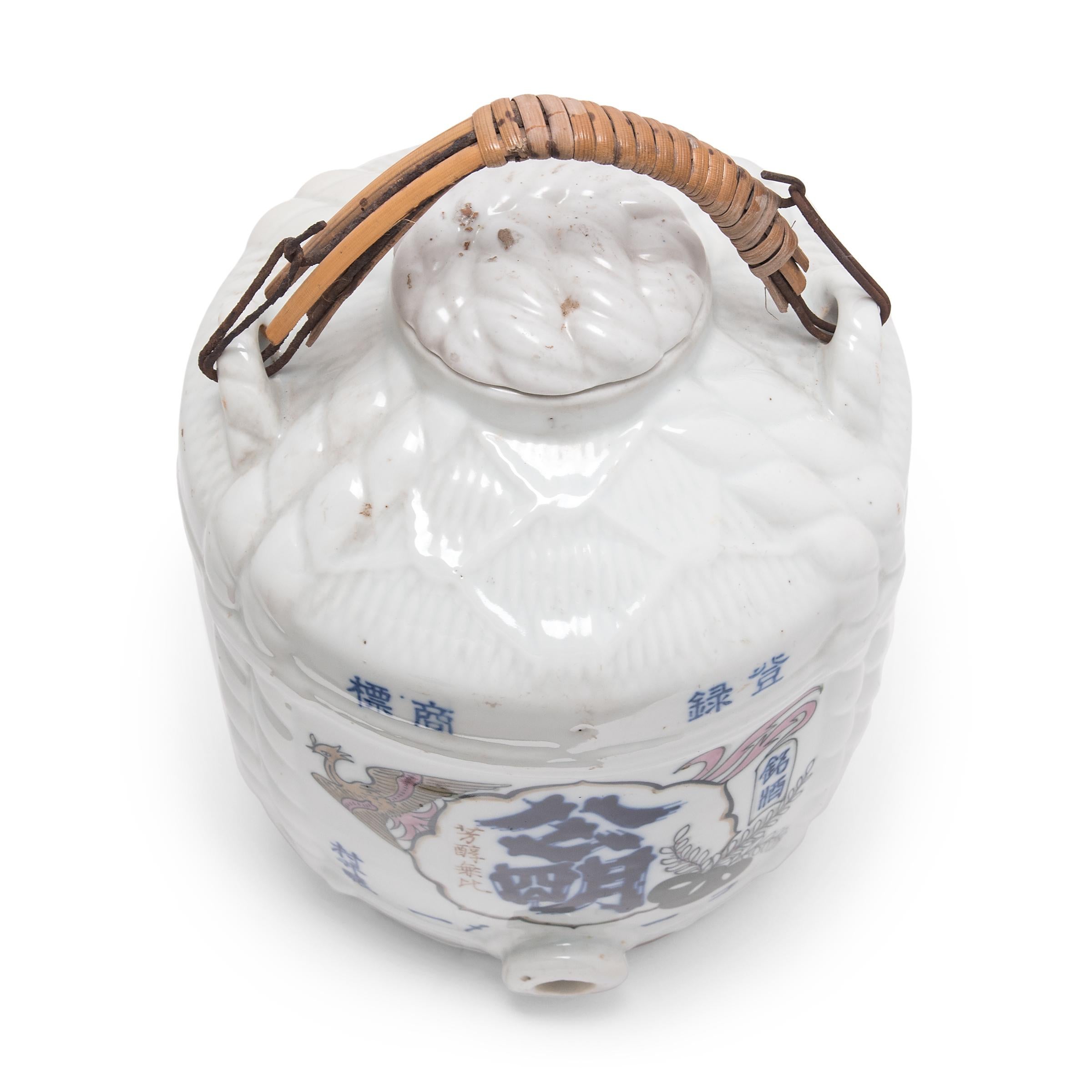Japanese Blue and White Sake Cask In Good Condition For Sale In Chicago, IL