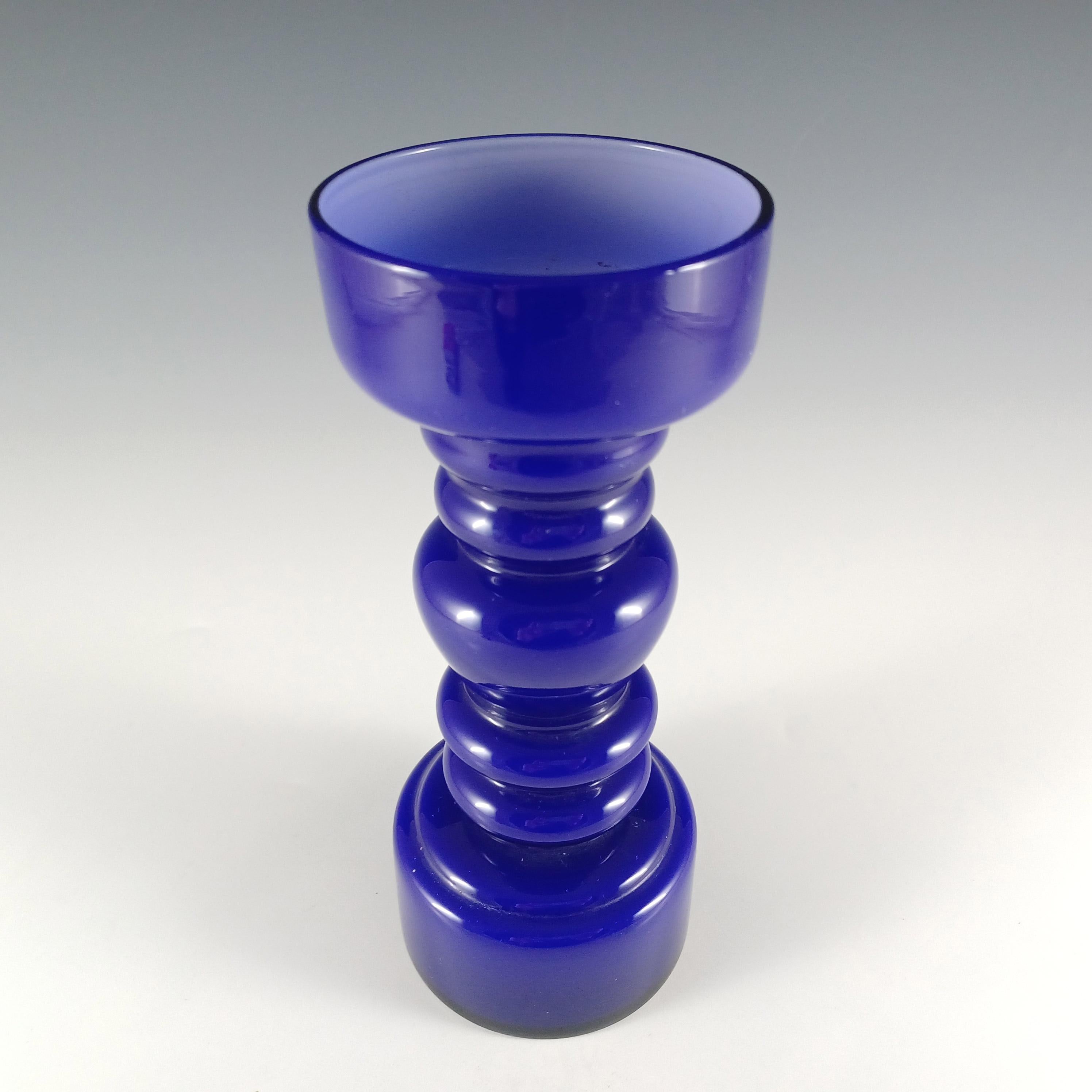 Jarrón japonés de vidrio azul con aro - Estilo sueco Moderno de mediados de siglo en venta