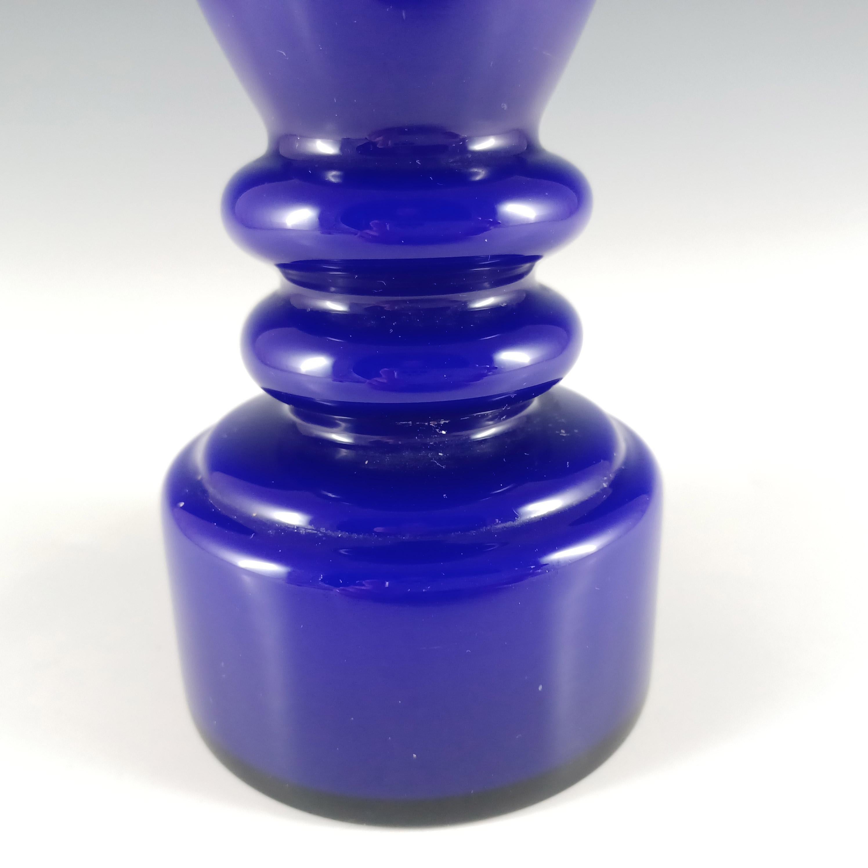 Jarrón japonés de vidrio azul con aro - Estilo sueco Japonés en venta