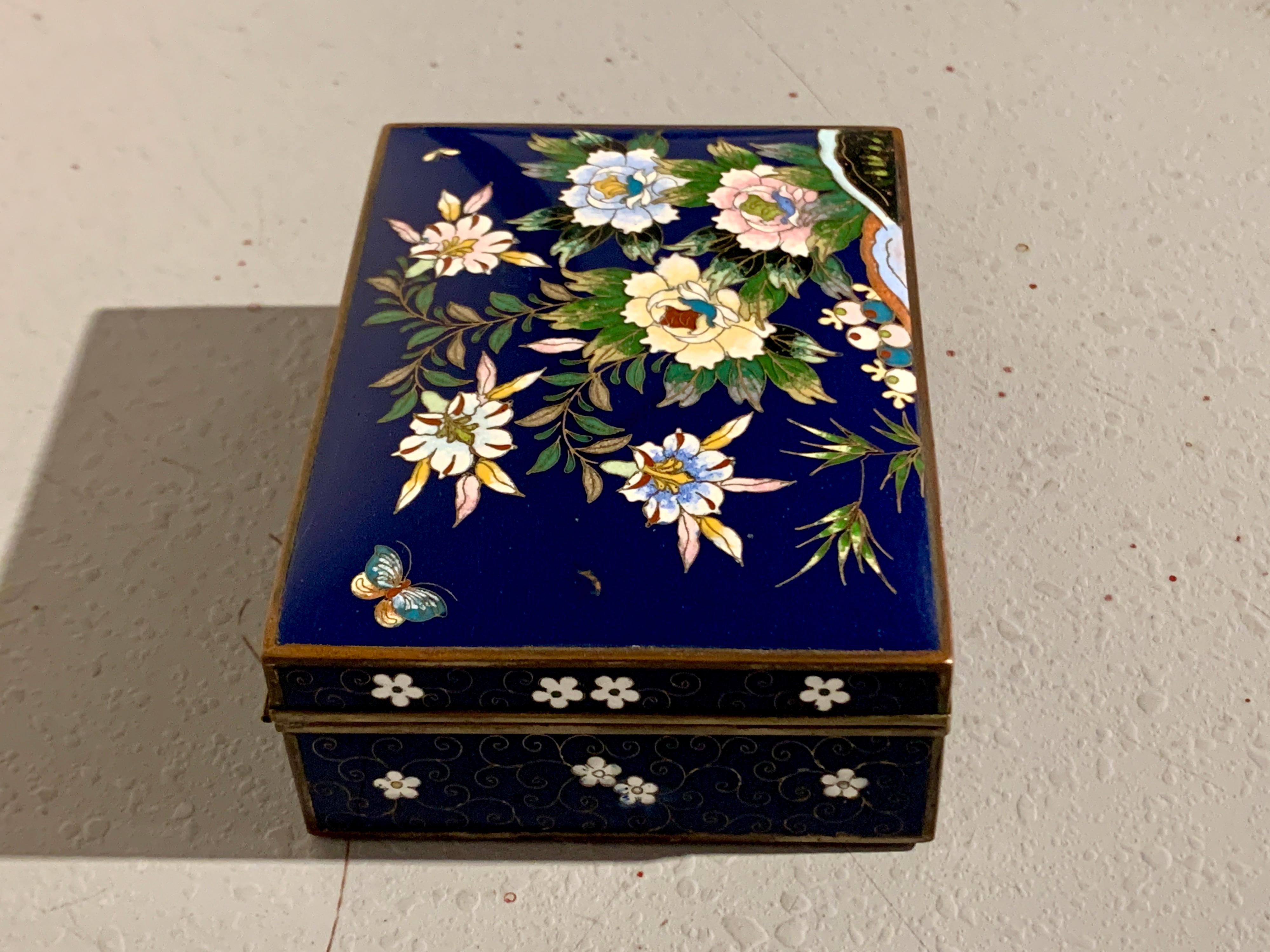 Cloissoné Japanese Blue Cloisonne Box, Meiji Period, circa 1910, Japan