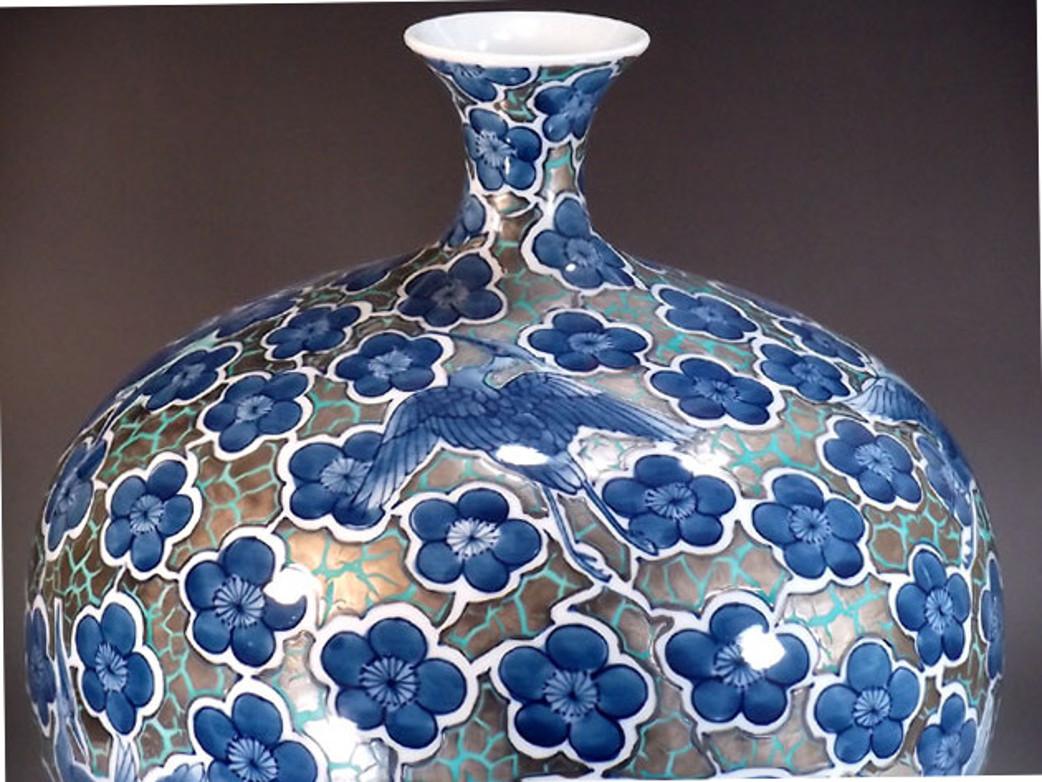 Classic contemporary Imari decorative porcelain vase, hand-painted in different shades of blue on an elegantly shaped porcelain body against a striking platinum background, a signed piece by highly acclaimed Japanese master porcelain artist in the