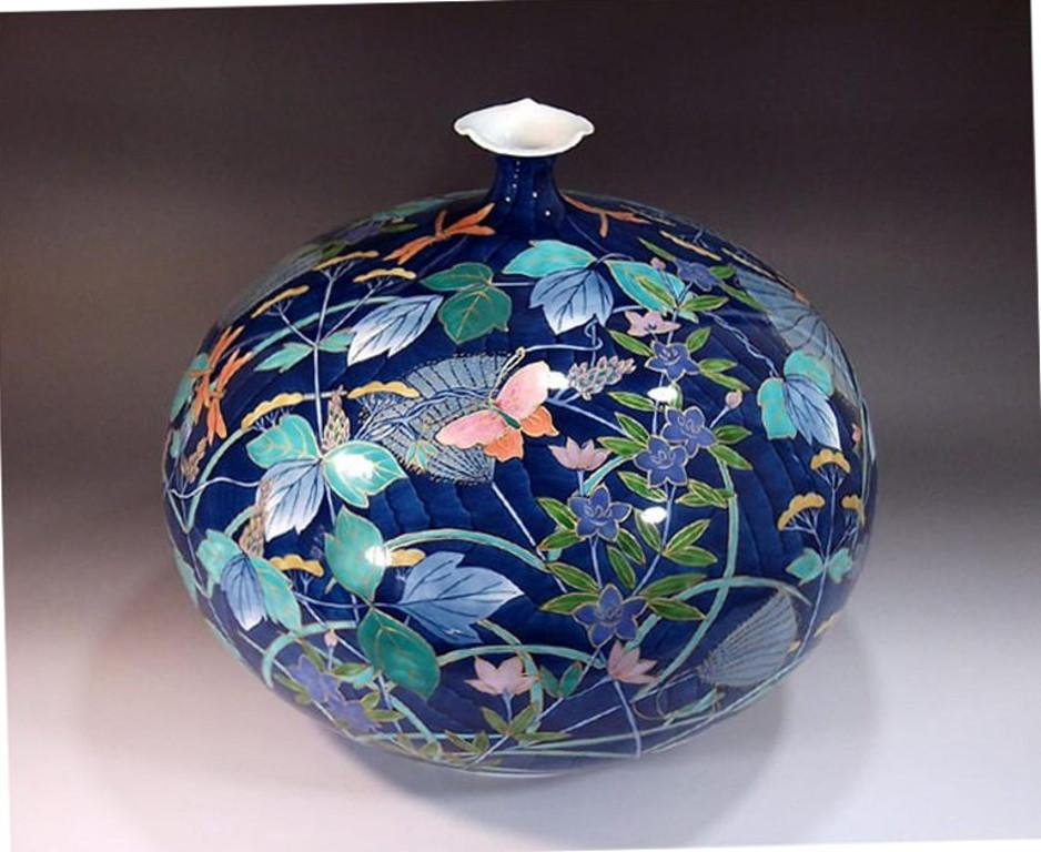 Striking large contemporary Japanese porcelain vase, gilded and hand painted on a beautifully shaped porcelain body in vivid turquoise, orange and purple on a beautiful dark blue background, the signed work by widely acclaimed master porcelain