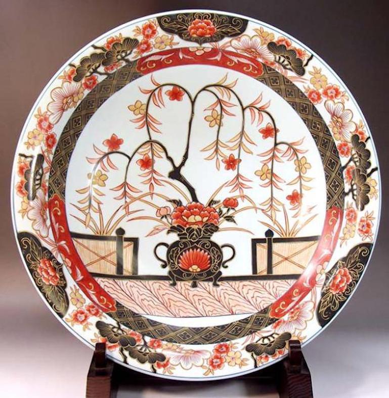 Exquisite contemporary Japanese Ko-Imari style large decorative porcelain charger, hand painted in gold, blue, cream and red, a signed masterpiece by widely acclaimed award-winning master porcelain artist of the Imari-Arita region of Japan. In 2016,