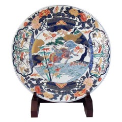 Assiette de présentation japonaise en porcelaine bleu, vert, or et crème par un maître artiste contemporain