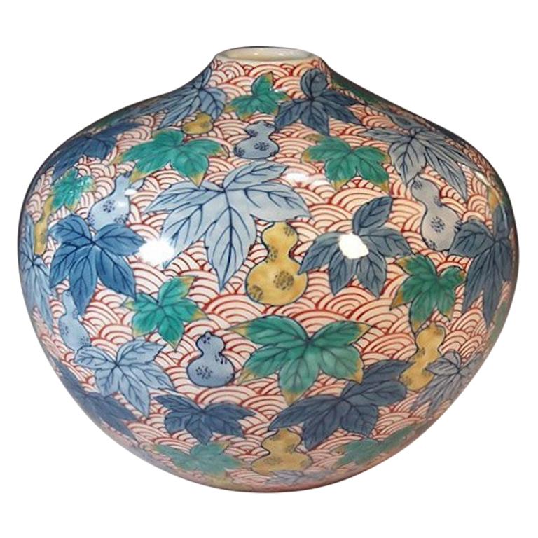Vase japonais contemporain en porcelaine bleu, vert et jaune par un maître artiste, 2 pièces