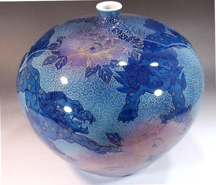 Hand-Painted Japanese Blue Pink Gold Porcelain Vase by Contemporary Japanese Master Artist For Sale