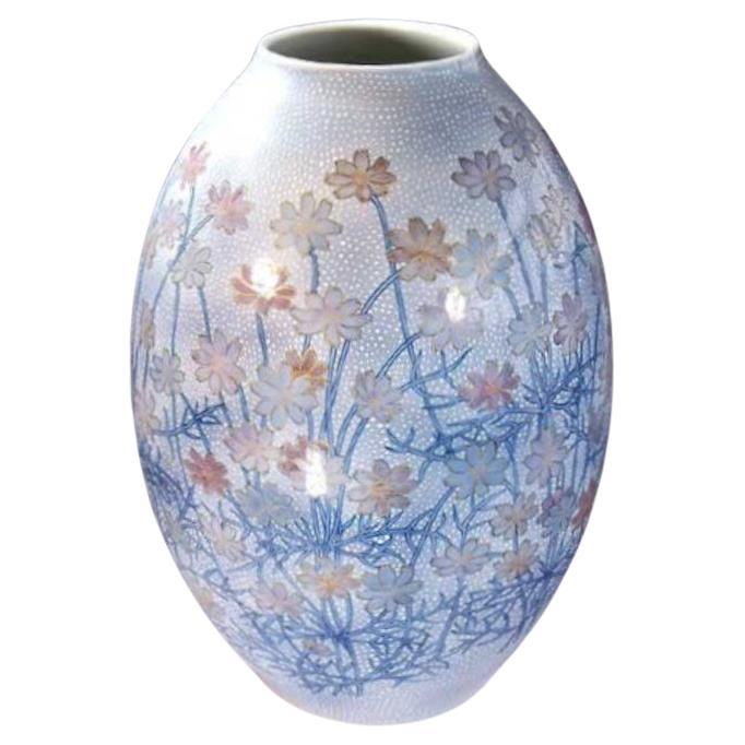 Meiji Vaso giapponese in porcellana blu-rosa bianca di un maestro artista, 2 in vendita