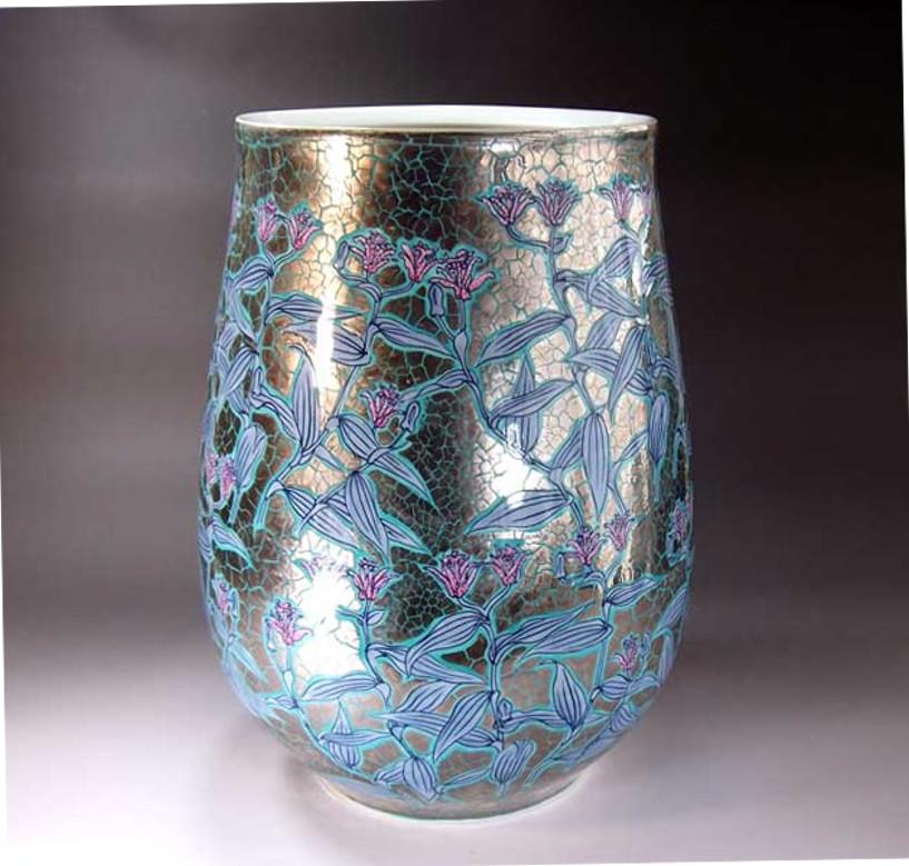 Japanese Blue Platinum-Gilded Imari Porcelain Vase by Contemporary Master Artist In New Condition In Takarazuka, JP