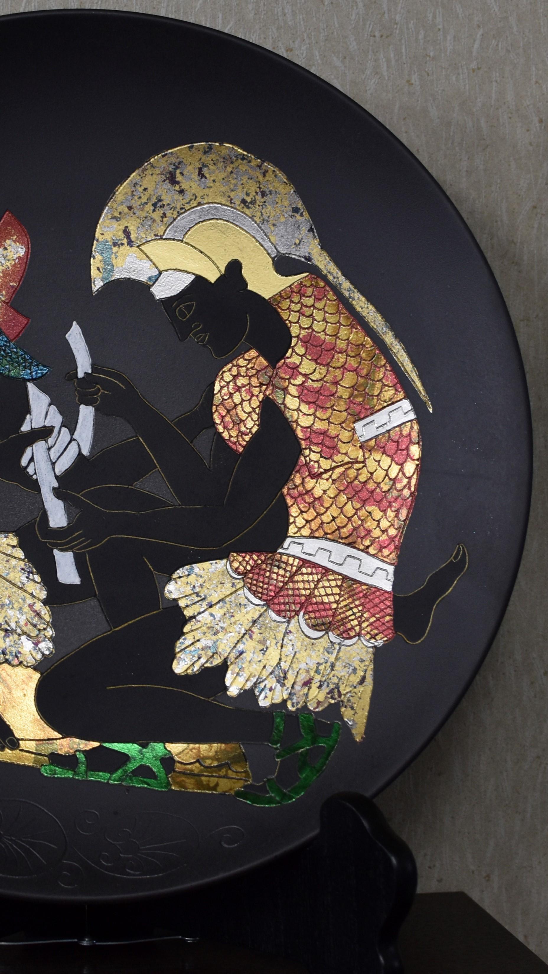 Zeitgenössische japanische schwarz-rote, Gold-Platin-Porzellanschale des Meisterkünstlers (Meiji-Periode) im Angebot