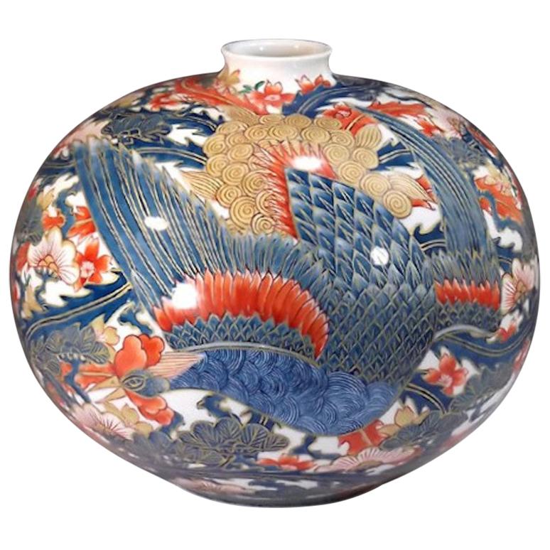 Vase contemporain japonais en porcelaine bleu-or-rouge-rose par un maître artiste
