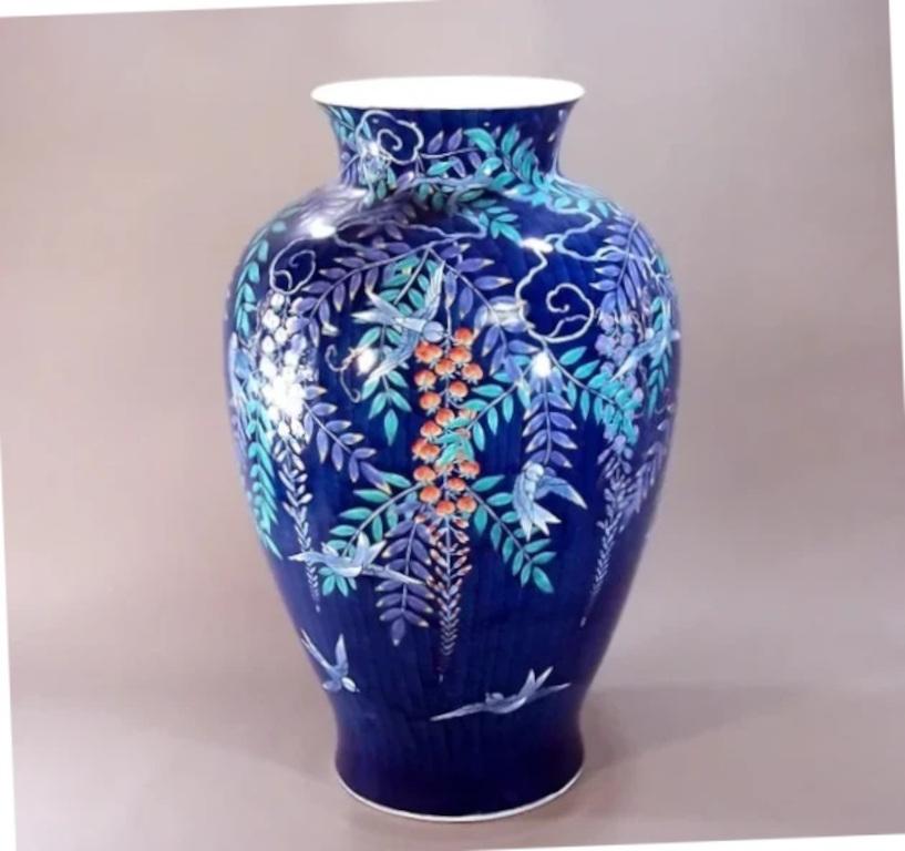 Jarrón Japonés de Porcelana Azul Roja Blanca del Maestro Artista, 3 Meiji en venta
