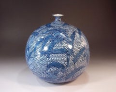 Japanische japanische Vase aus blau-weißem Porzellan von zeitgenössischem Künstlermeister