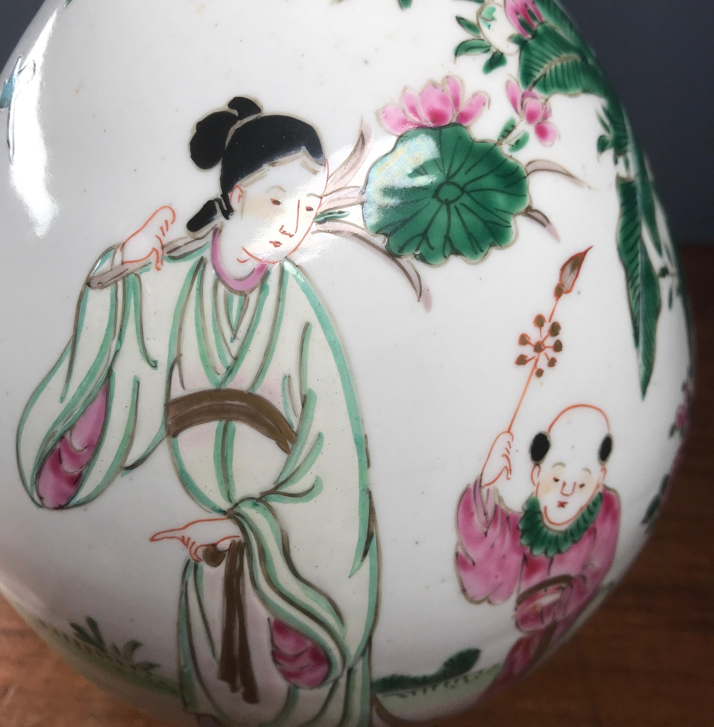 Japanese Bottle Shape Vase, Famille Rose Colours, 19th Century For Sale 4