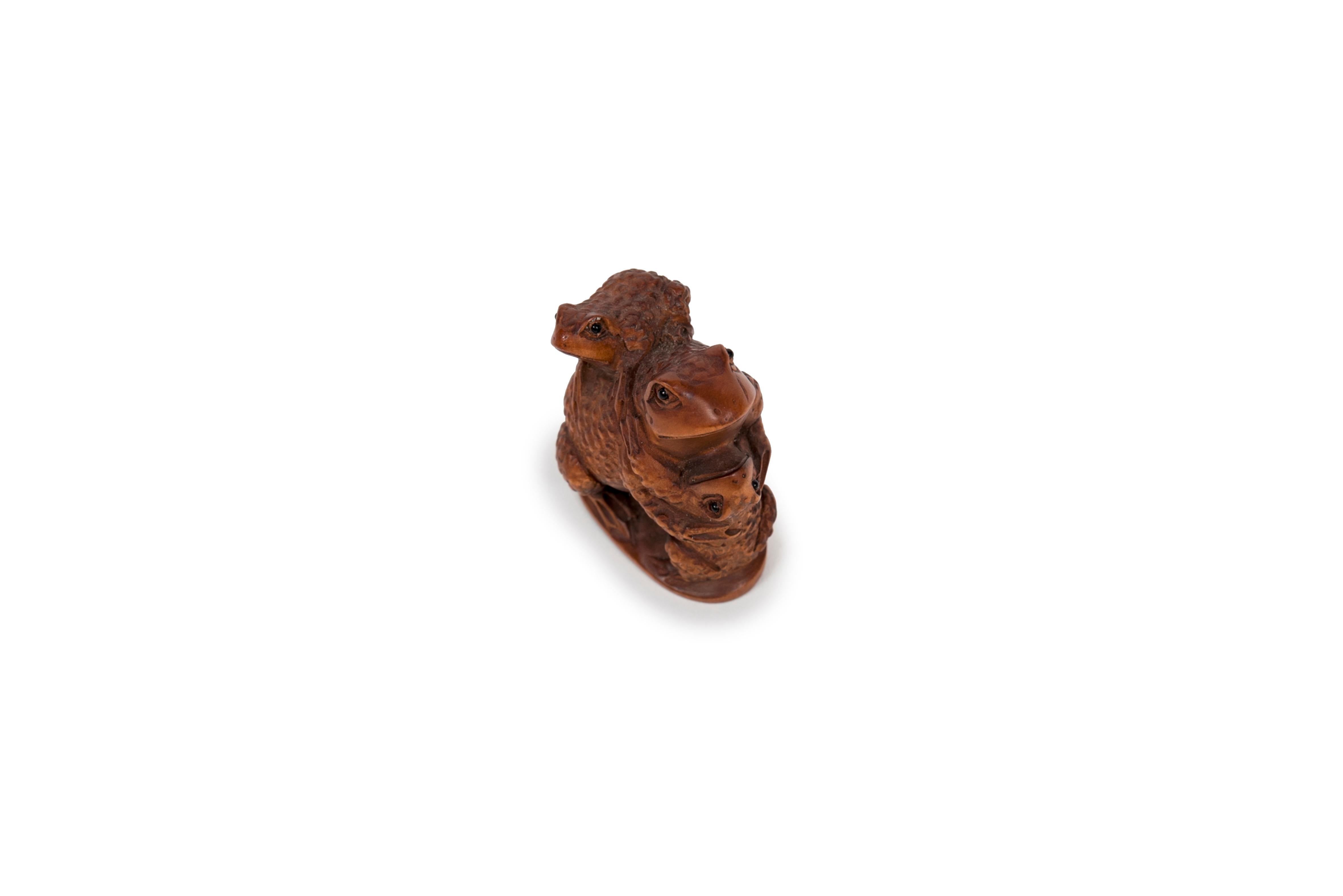 Meiji Netsuke giapponese in legno di bosso a forma di tre rospi impilati l'uno sull'altro in vendita