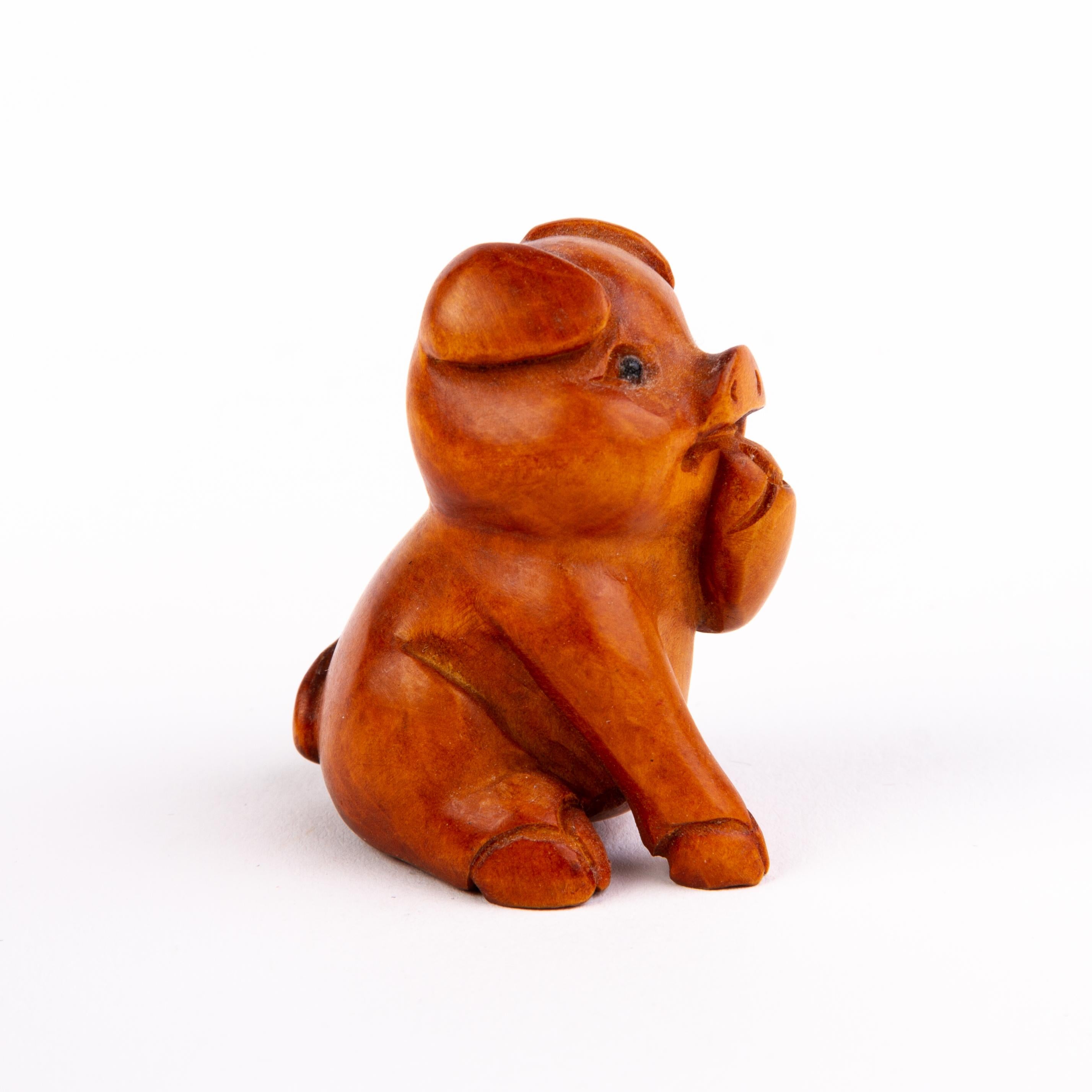 In good condition
From a private collection
Free international shipping
Japanese Boxwood Netsuke Inro of a Pig 