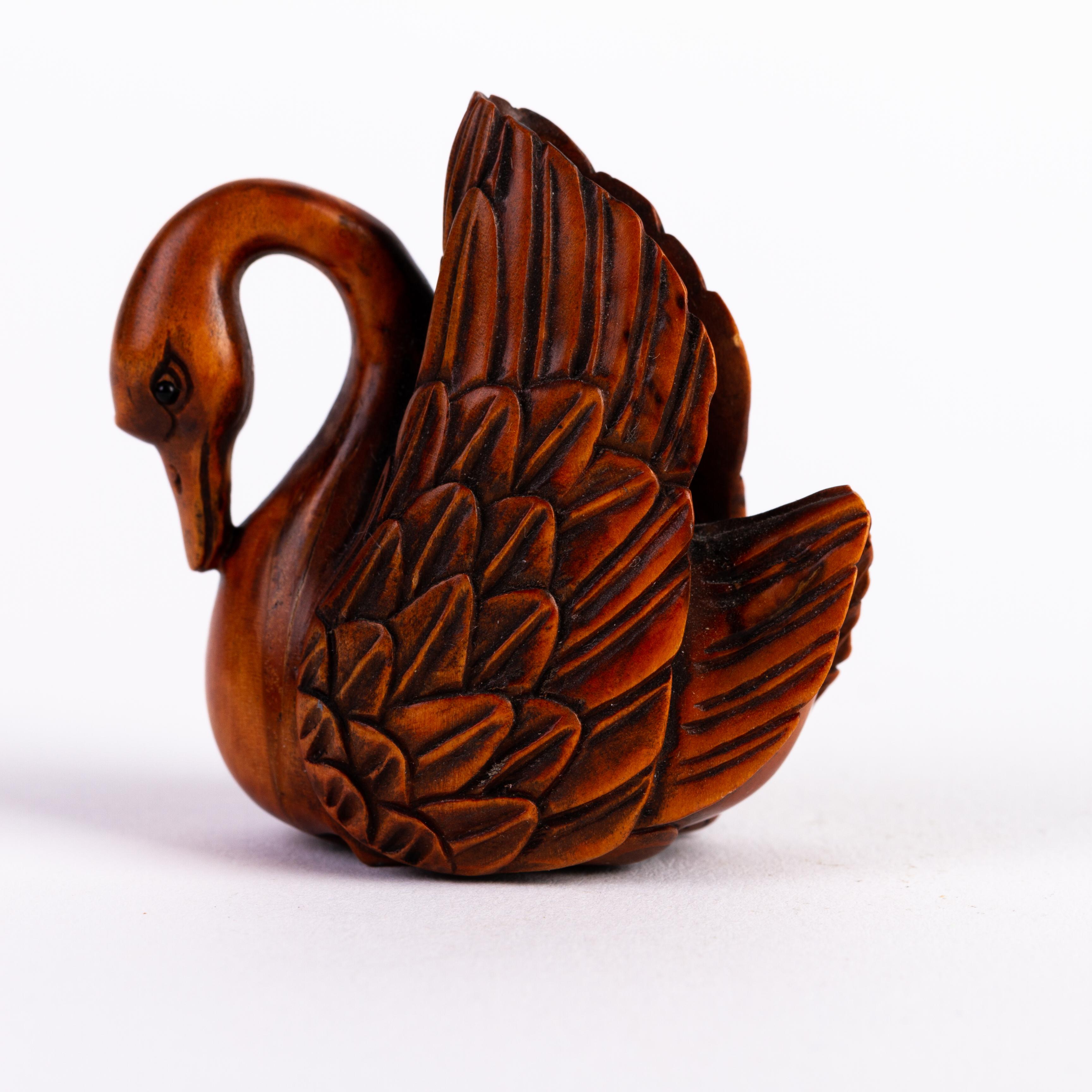 Netsuke Swan en buis japonais Bon état à Nottingham, GB