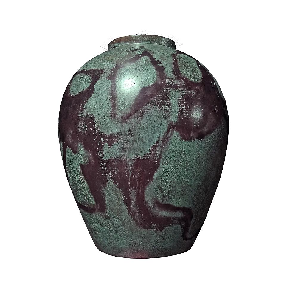Eine fabelhafte Ikebana-Vase aus Messing, handgefertigt in Japan, um 1920. Taisho-Periode. Das Finish ist Murashido, eine jahrhundertealte Technik, bei der das gegossene Messing in Öl getaucht und mit Reisstroh geräuchert wird, was der Vase eine