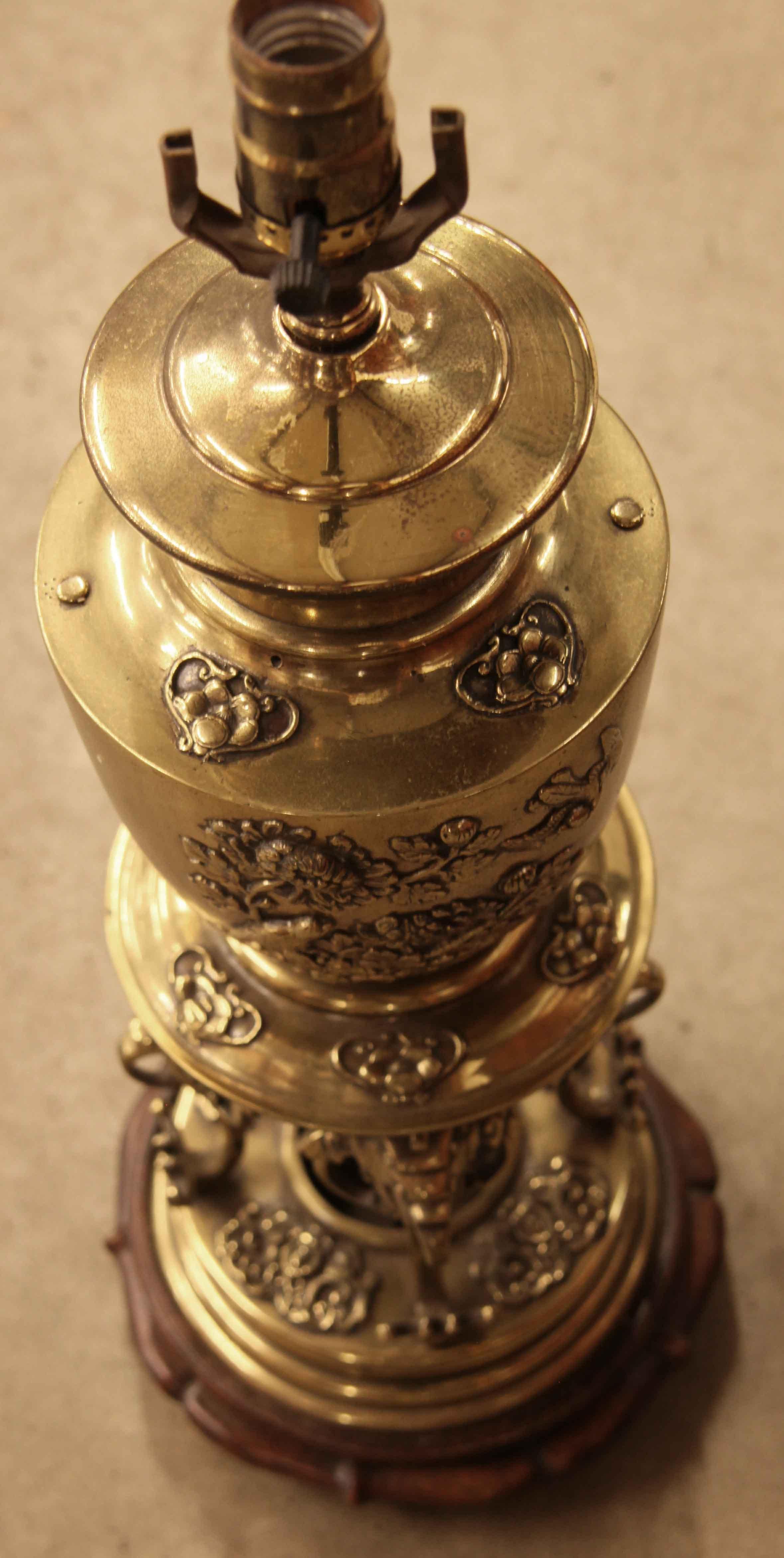 Lámpara jarrón japonesa de latón en venta 6