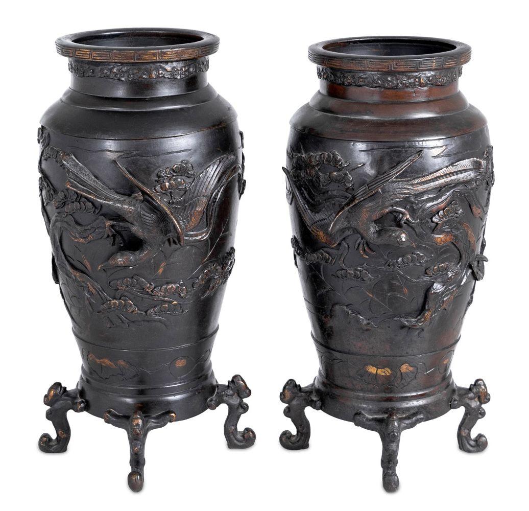 Patinato Vasi a balaustro in bronzo giapponese, coppia in vendita