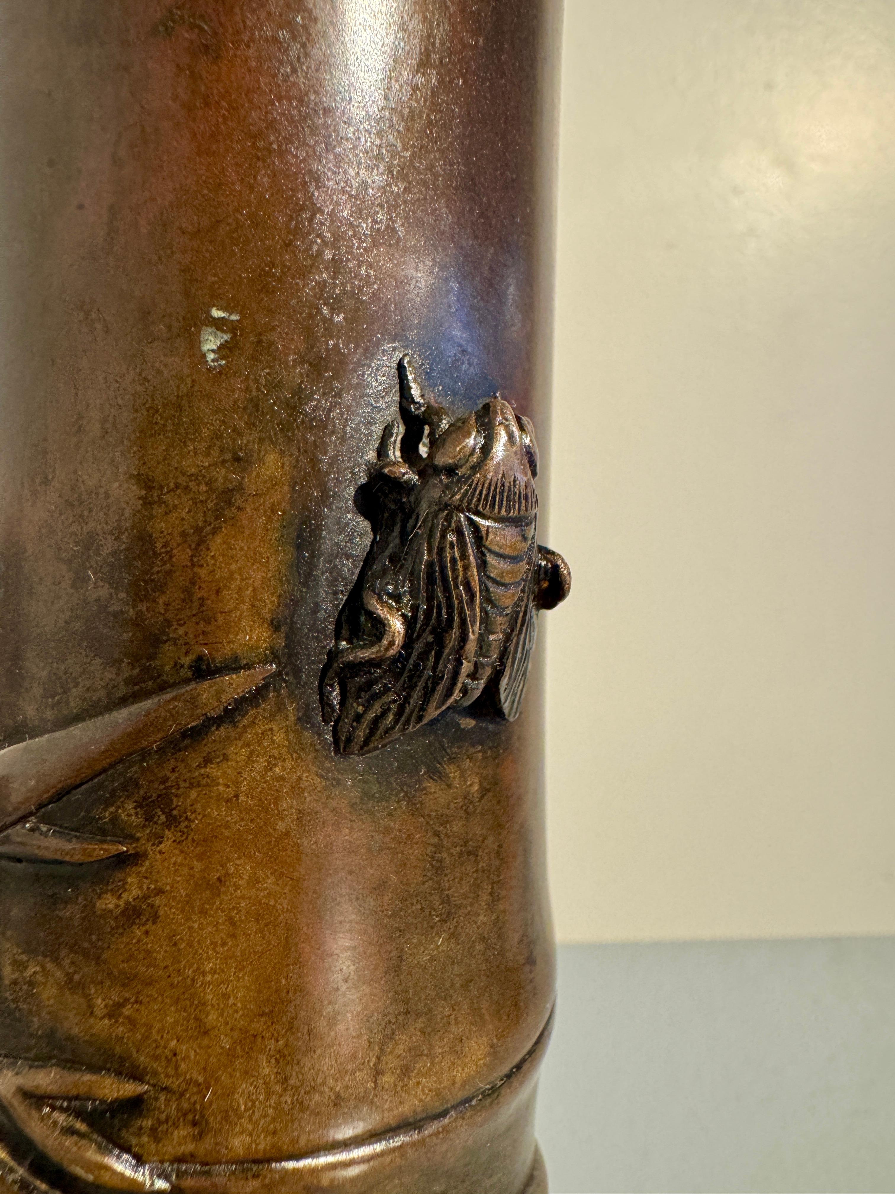 Bronzo Vaso da appendere giapponese in bronzo e bambù, Kakehana, periodo Meiji, circa 1900, Giappone in vendita