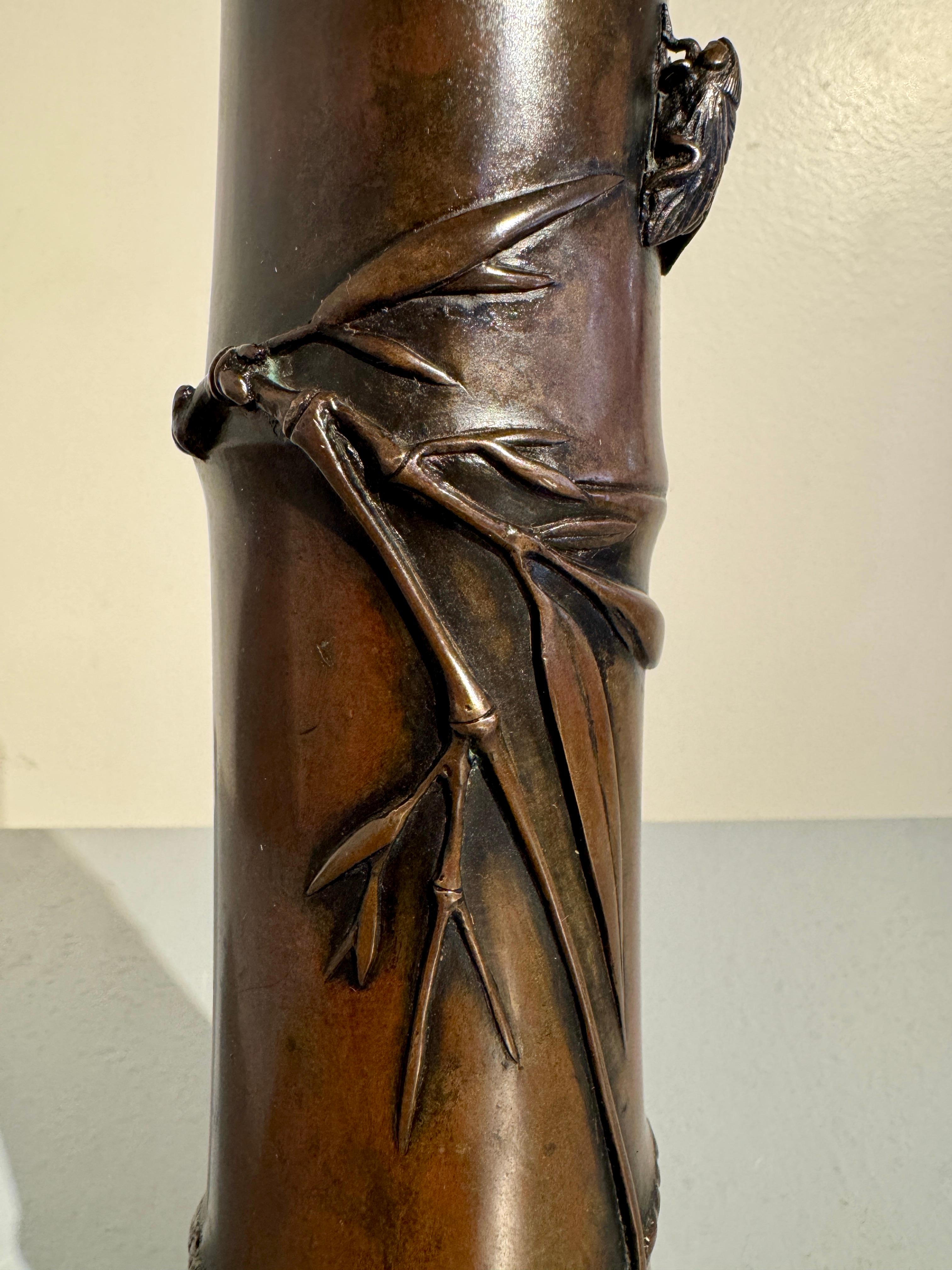 Vaso da appendere giapponese in bronzo e bambù, Kakehana, periodo Meiji, circa 1900, Giappone in vendita 1