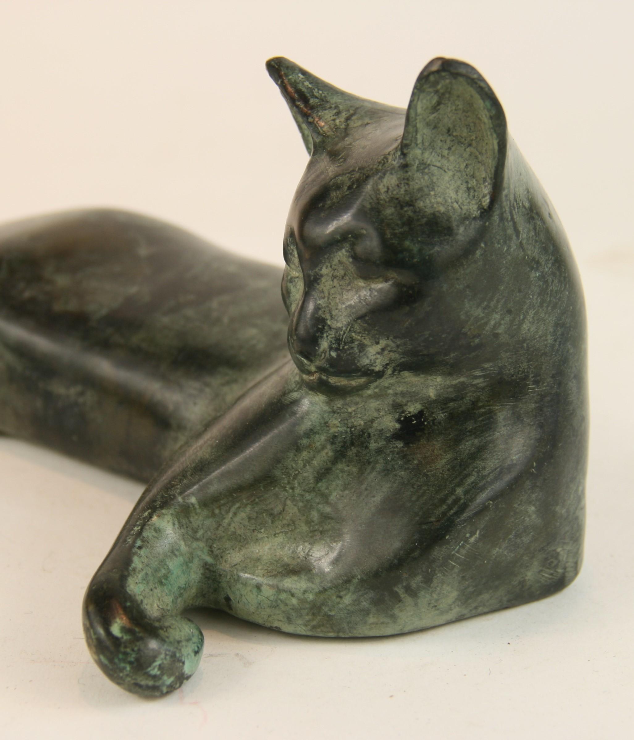 Japanese Bronze Cold Painted Reclining Cat Sculpture In Good Condition In Douglas Manor, NY