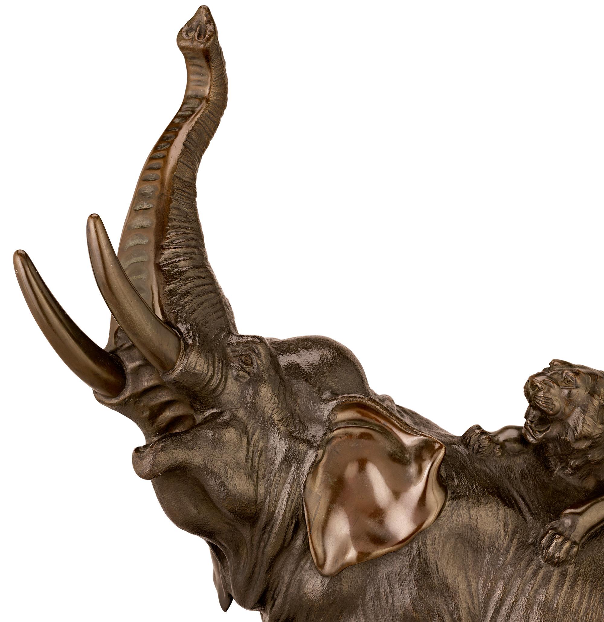 Giapponese Elefante e tigri in bronzo giapponese di Genryusai Seiya in vendita