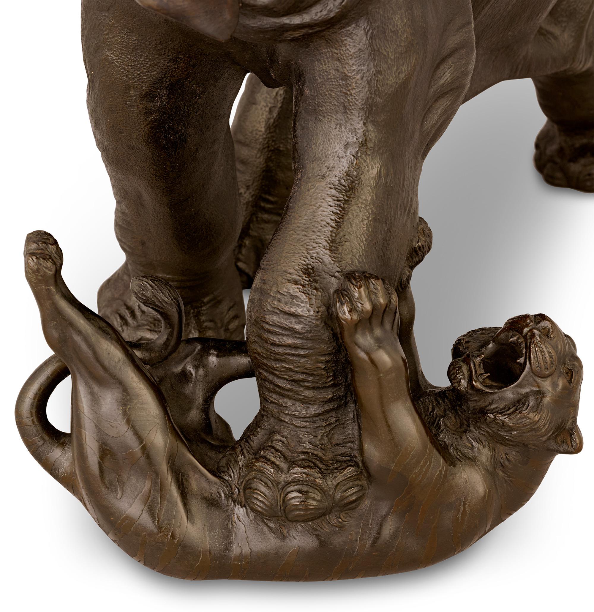 Elefante e tigri in bronzo giapponese di Genryusai Seiya In condizioni ottime in vendita a New Orleans, LA