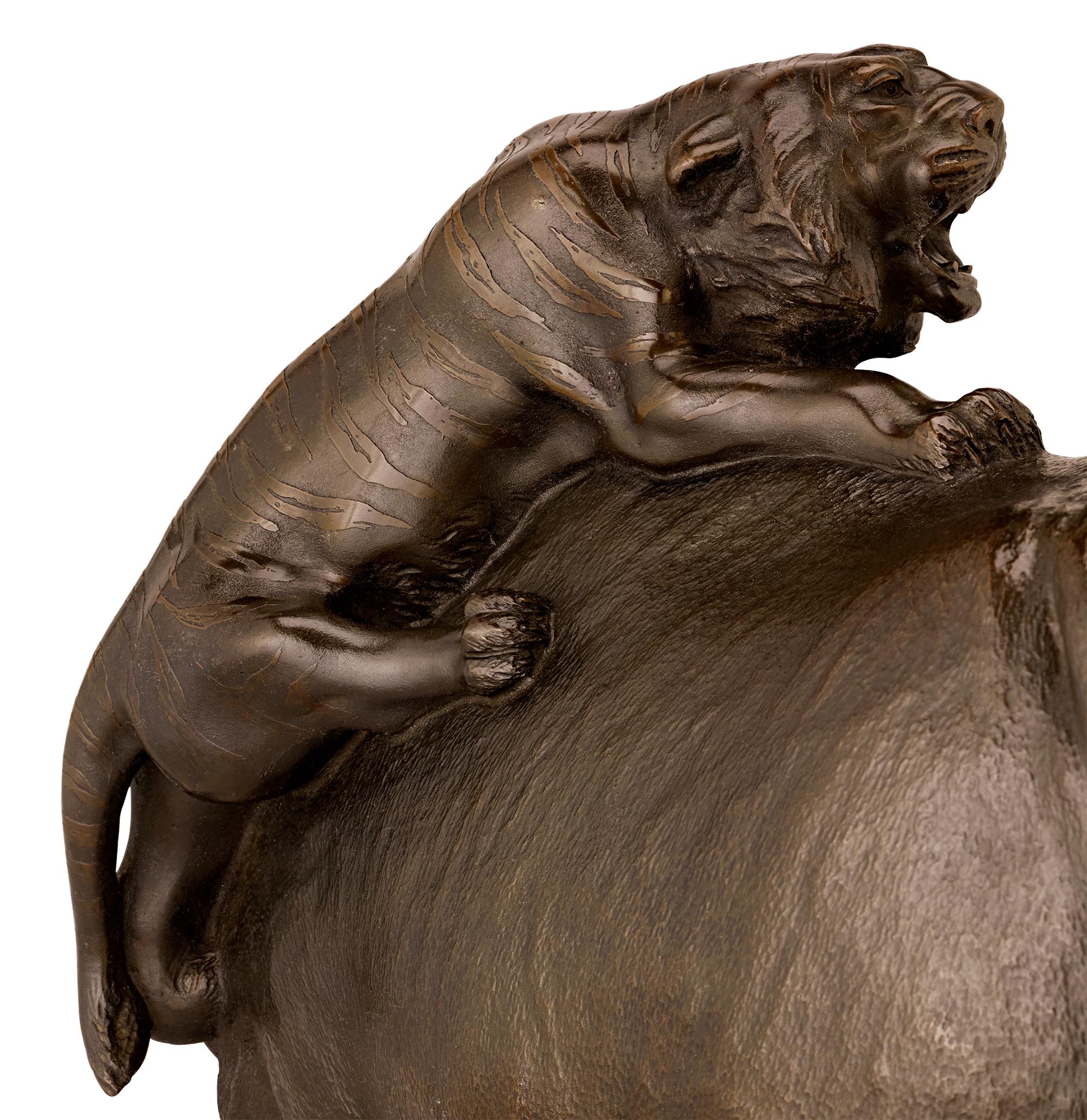 XIX secolo Elefante e tigri in bronzo giapponese di Genryusai Seiya in vendita