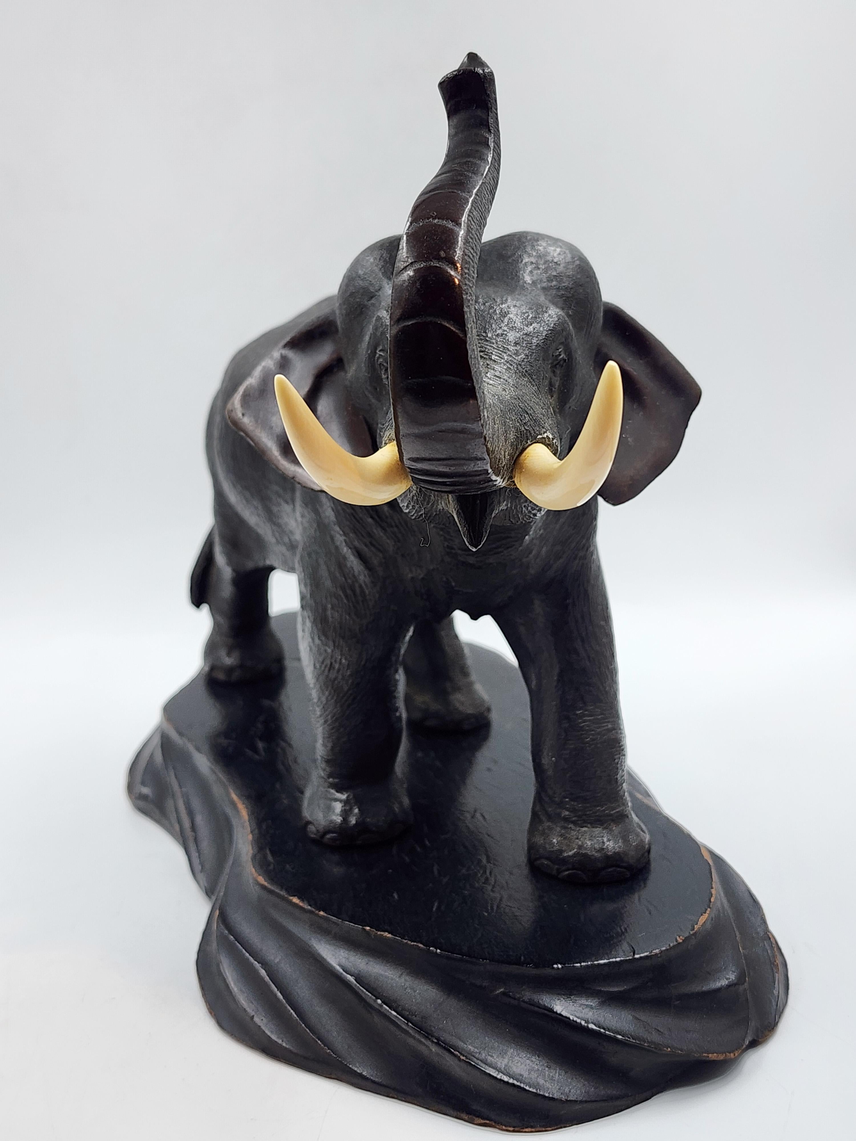Fatto a mano Figura di elefante giapponese in bronzo in vendita