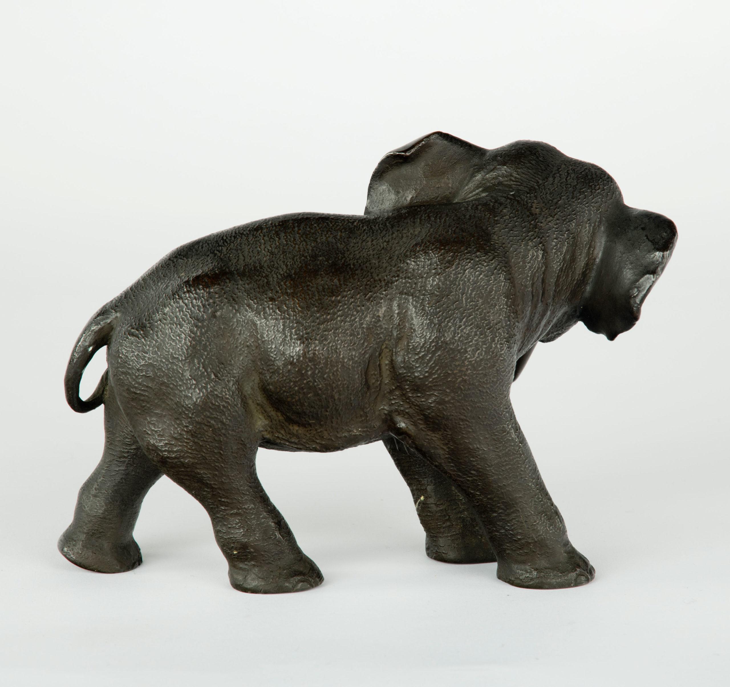 Japanese Bronze Elephant Okimono by Maruki Company    In Good Condition In Christchurch, GB